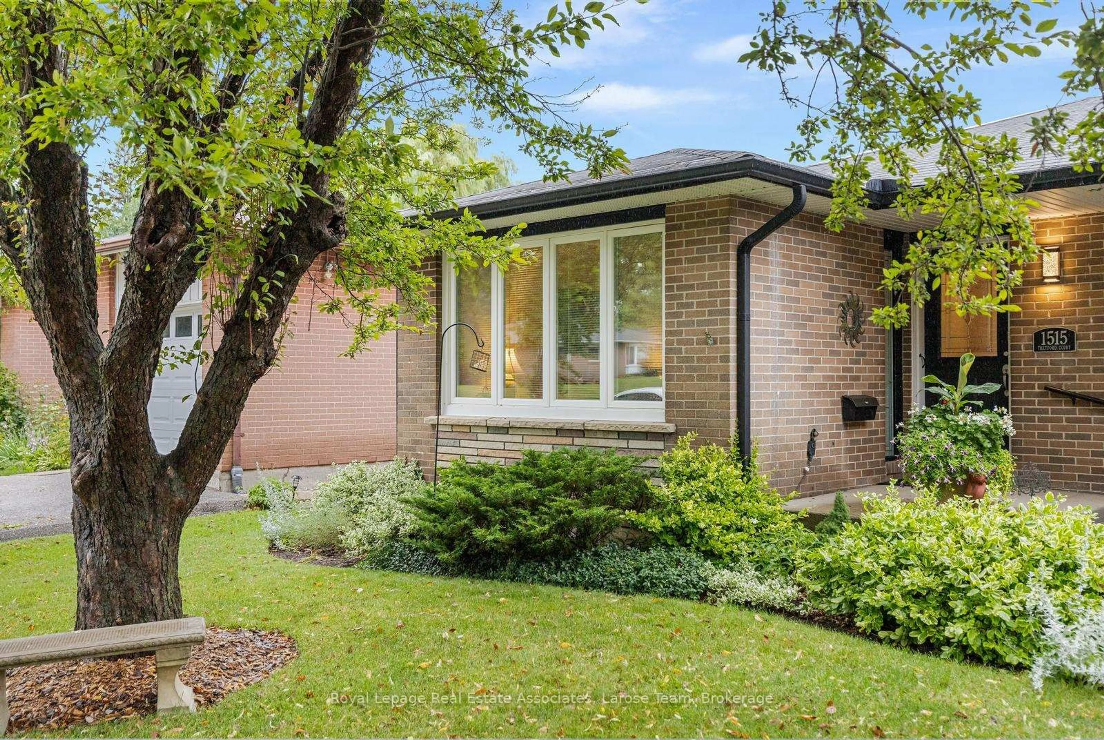 Home with brick exterior material, street for 1515 Thetford Crt, Mississauga Ontario L5J 3N2