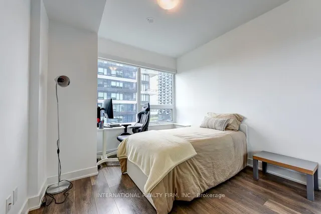 2481 Taunton Rd #804, Oakville 4