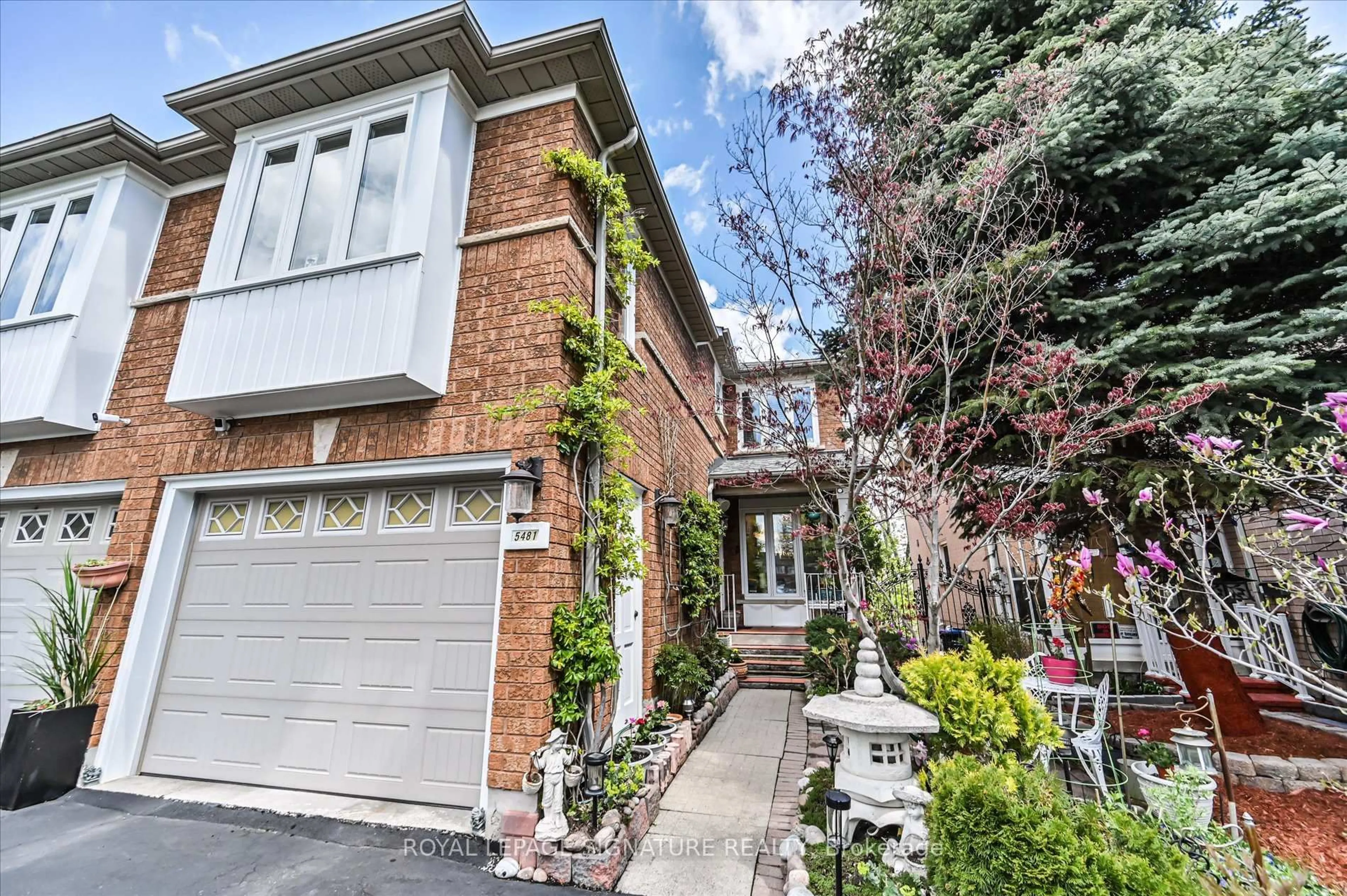 Home with brick exterior material, street for 5481 Palmerston Cres, Mississauga Ontario L5M 5Z8