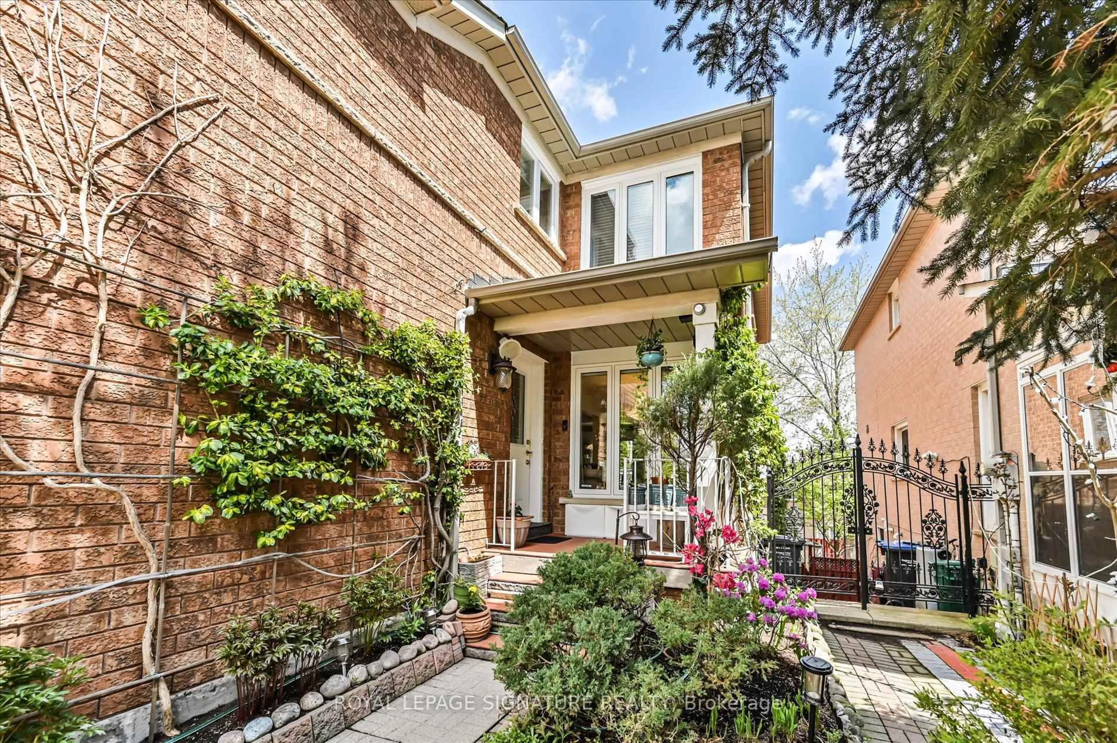 Home with brick exterior material, street for 5481 Palmerston Cres, Mississauga Ontario L5M 5Z8