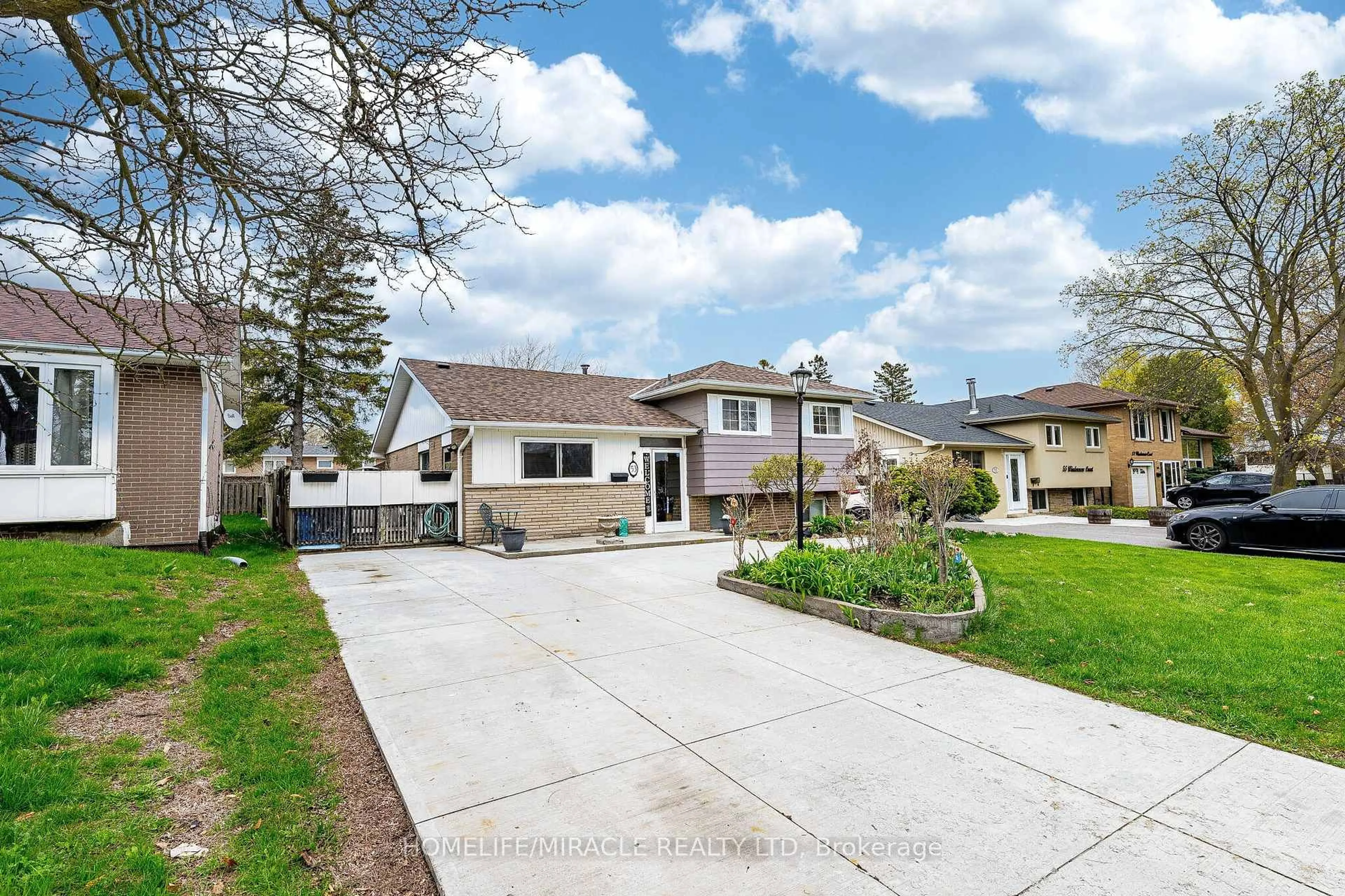 A pic from outside/outdoor area/front of a property/back of a property/a pic from drone, street for 53 WINDERMERE Crt, Brampton Ontario L6X 2L5