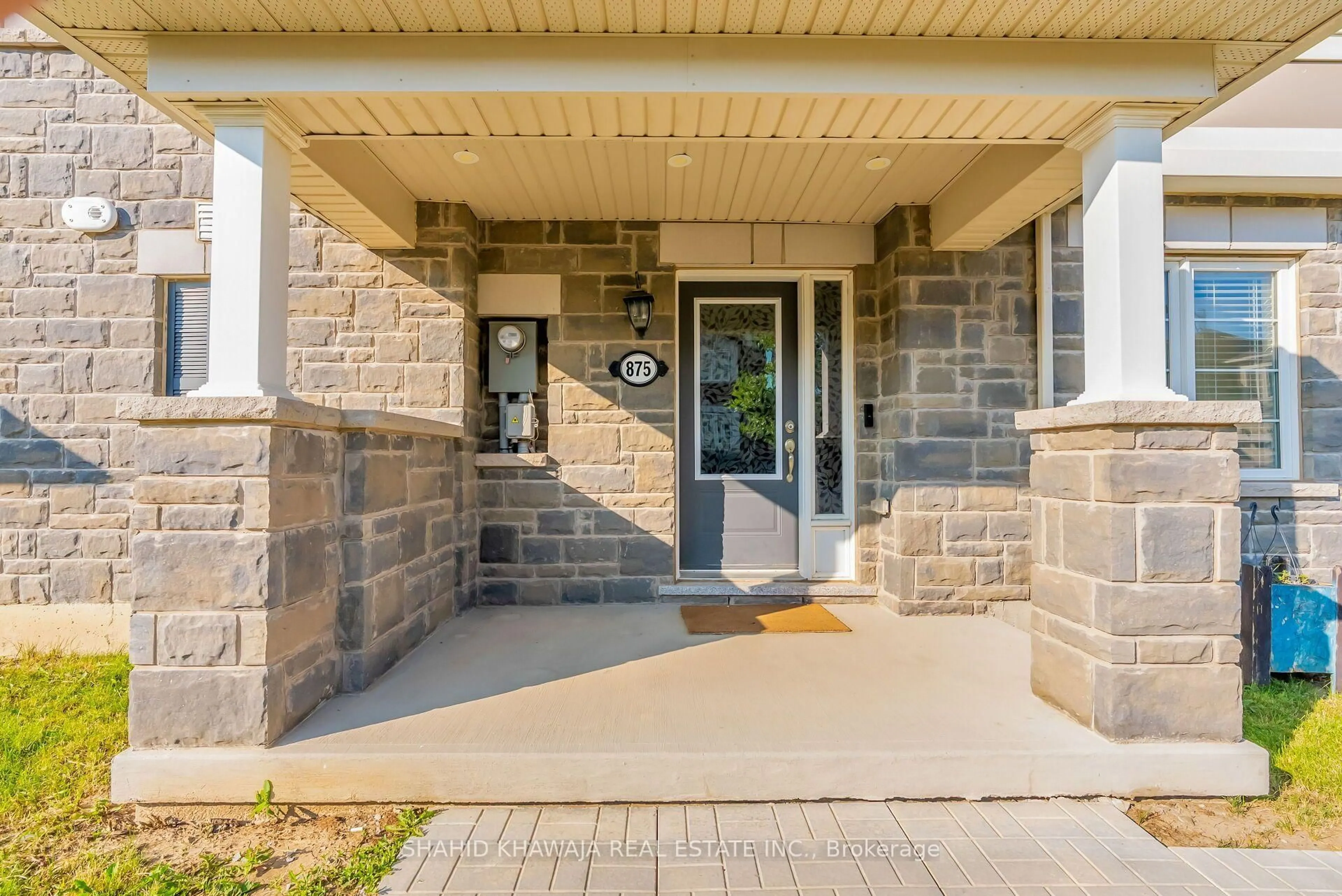 Indoor entryway for 875 Sumac Cres, Milton Ontario L6X 3A2