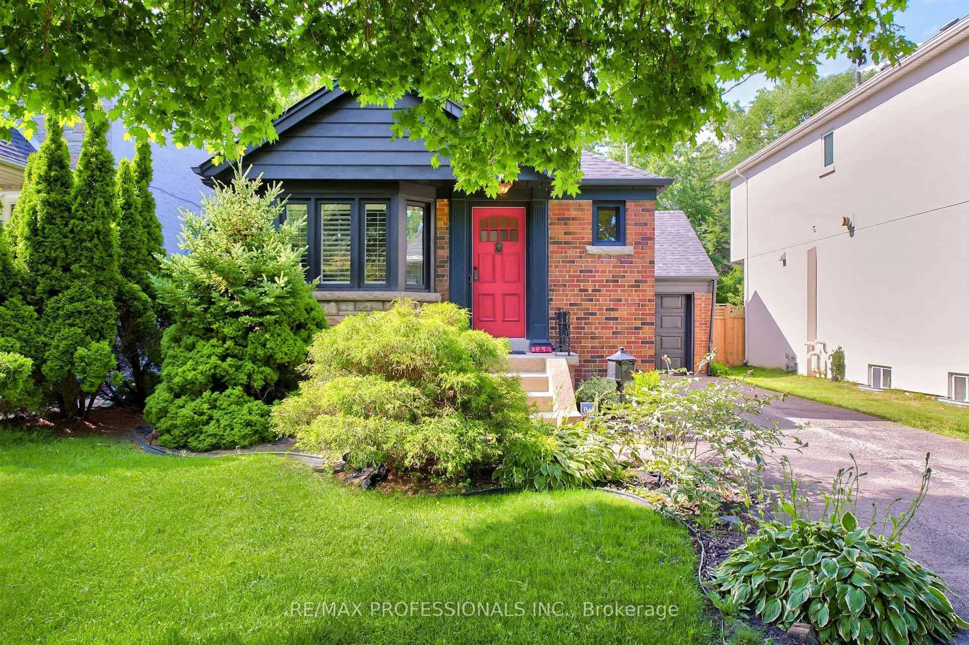 Home with brick exterior material, street for 146 Government Rd, Toronto Ontario M8X 1W5