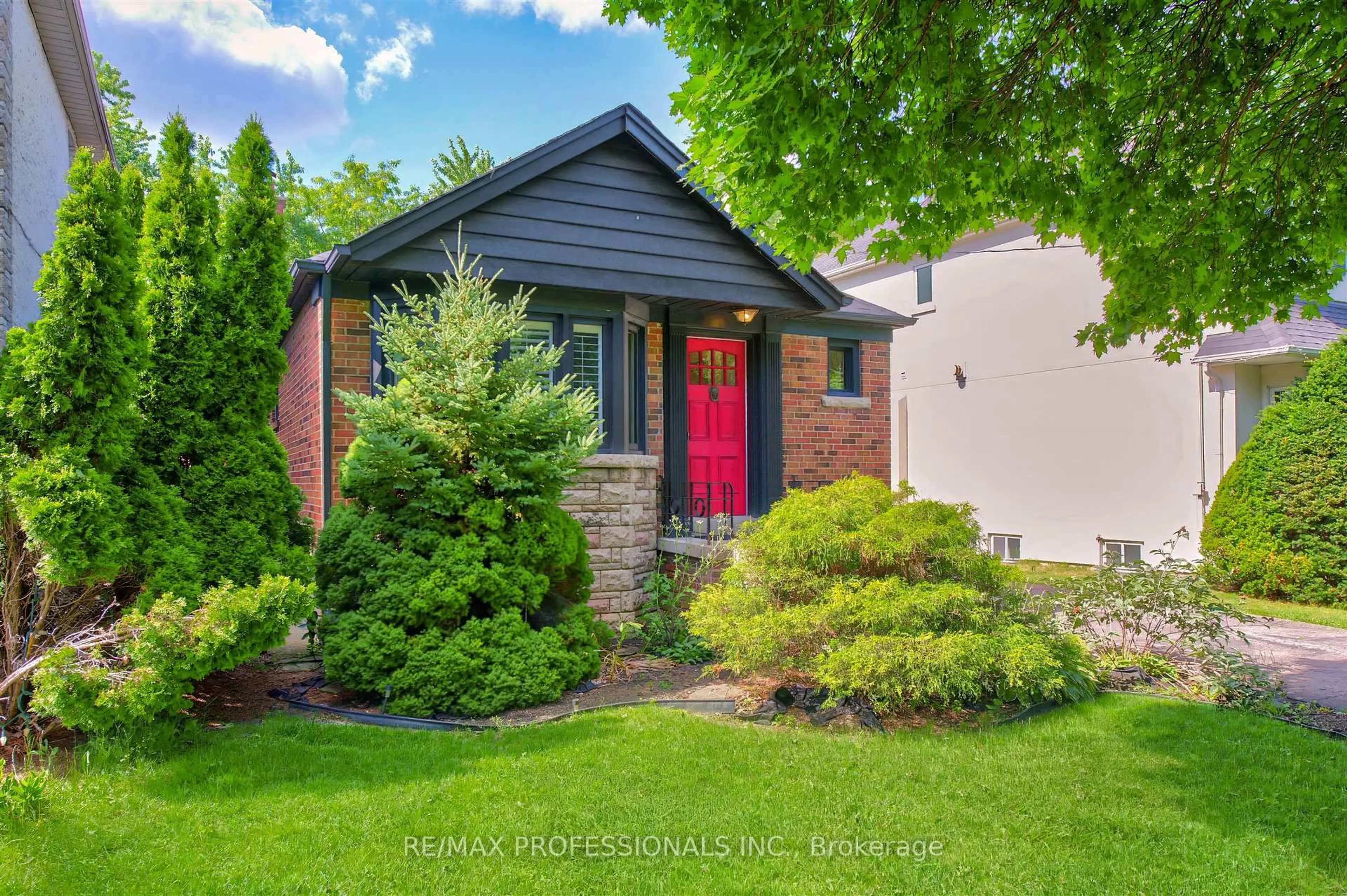 Home with brick exterior material, street for 146 Government Rd, Toronto Ontario M8X 1W5
