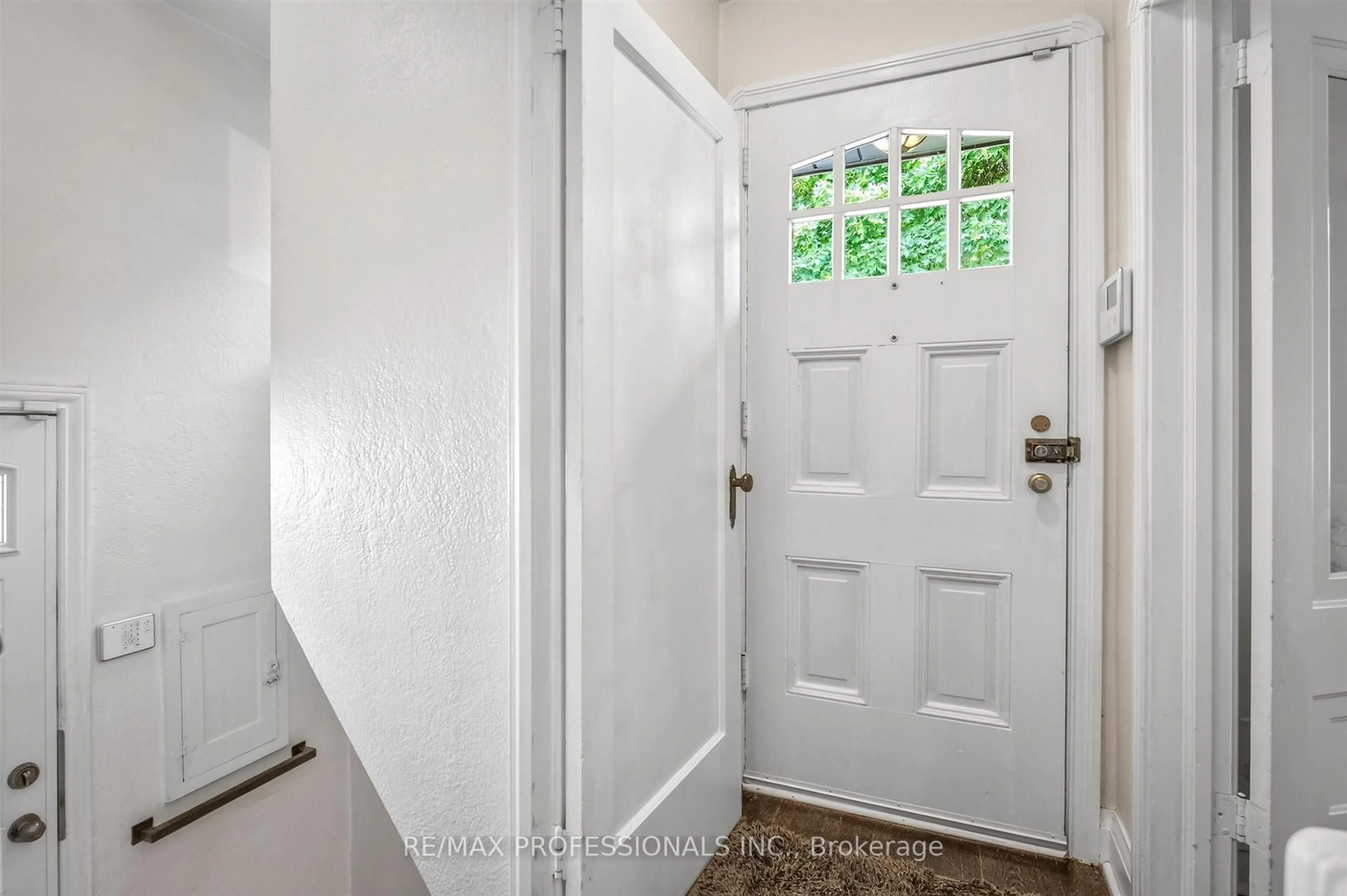 Indoor entryway for 146 Government Rd, Toronto Ontario M8X 1W5