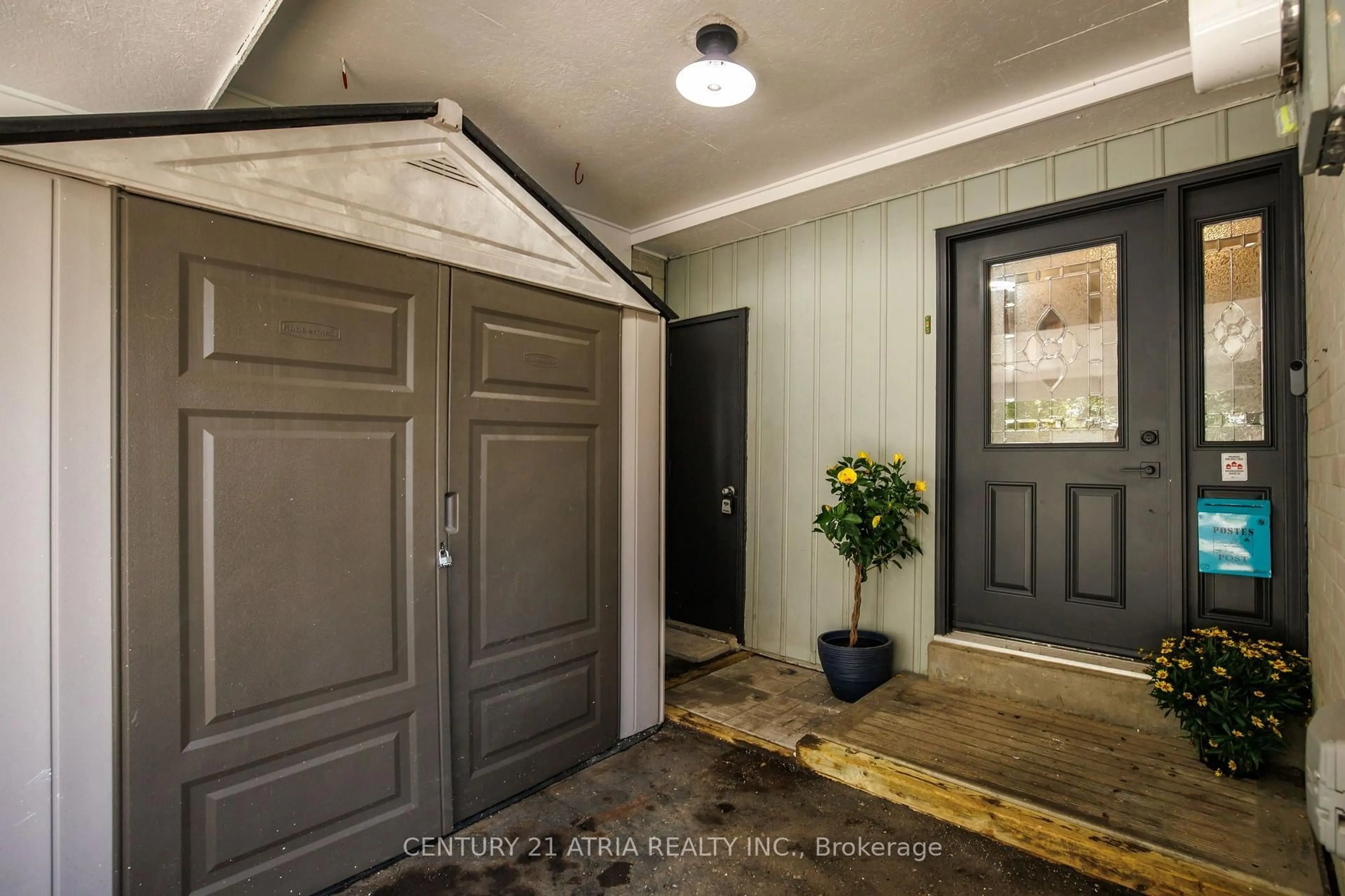 Indoor entryway for 58 Traverston Crt, Brampton Ontario L6Z 1C9