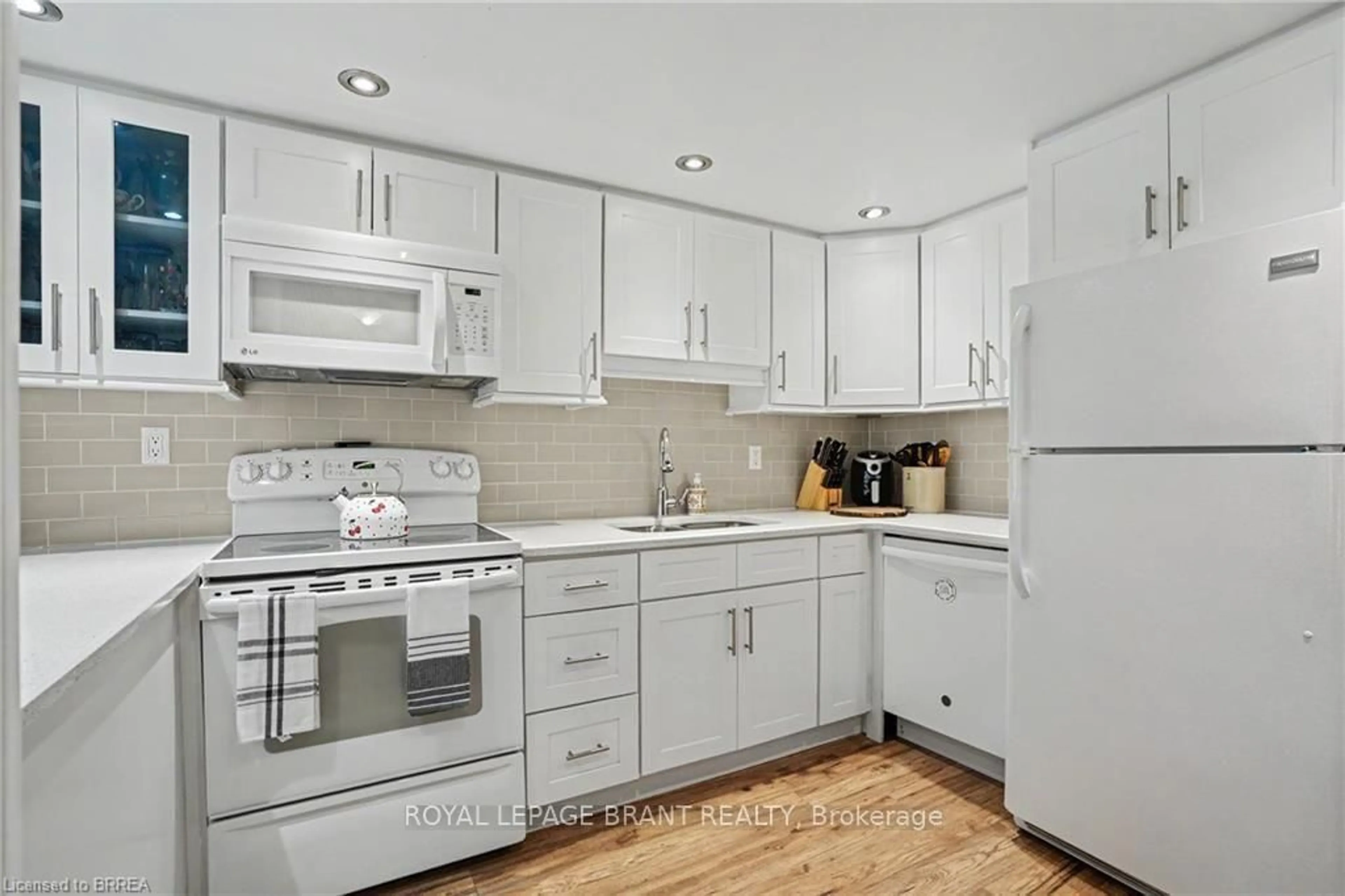 Standard kitchen, ceramic/tile floor for 1270 Maple Crossing Blvd #204, Burlington Ontario L7S 2J3