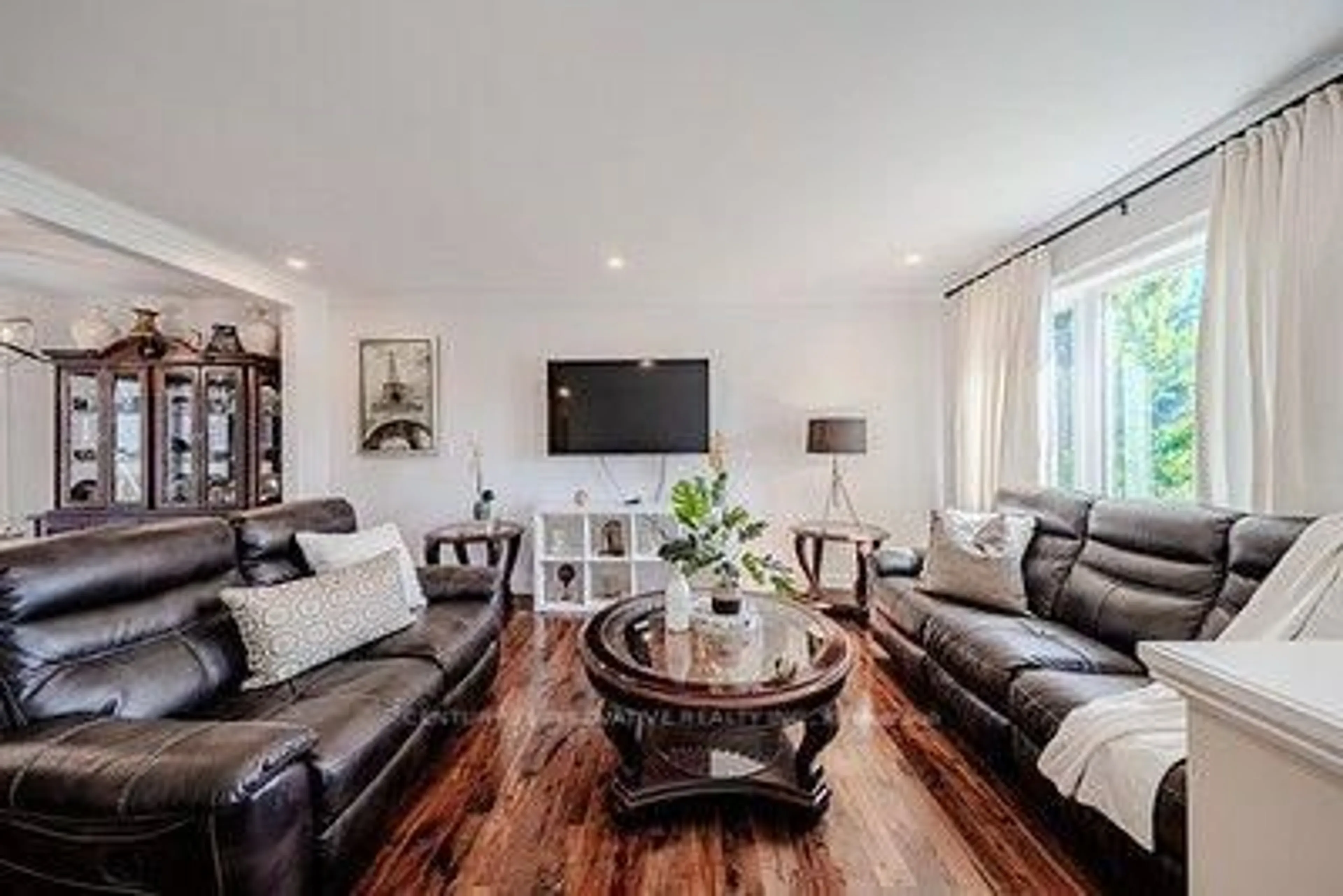 Living room with furniture, unknown for 60 Dorking Cres, Toronto Ontario M3M 2B6