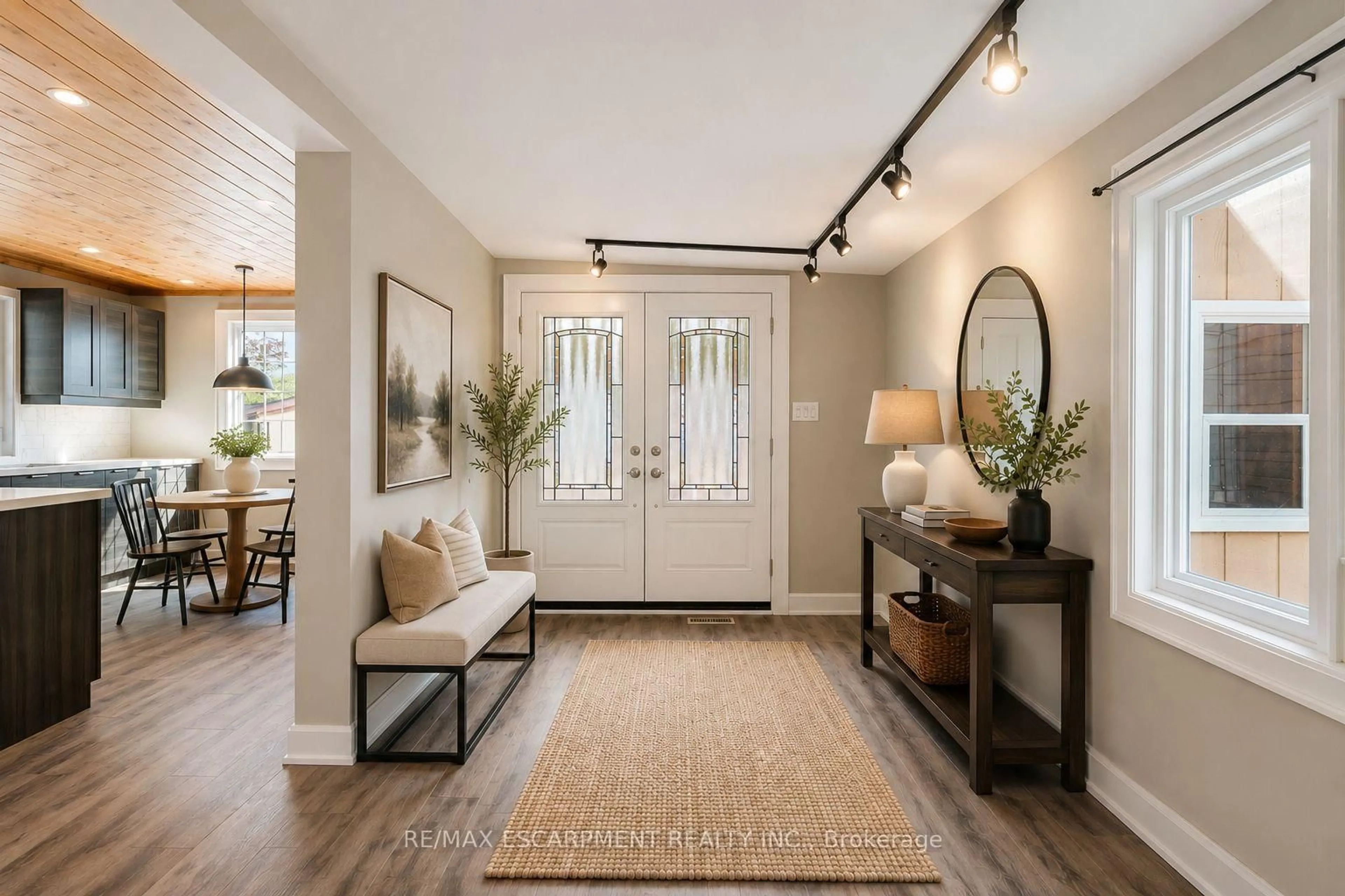 Indoor entryway for 3233 DERRY Rd #19, Mississauga Ontario L4T 1A8