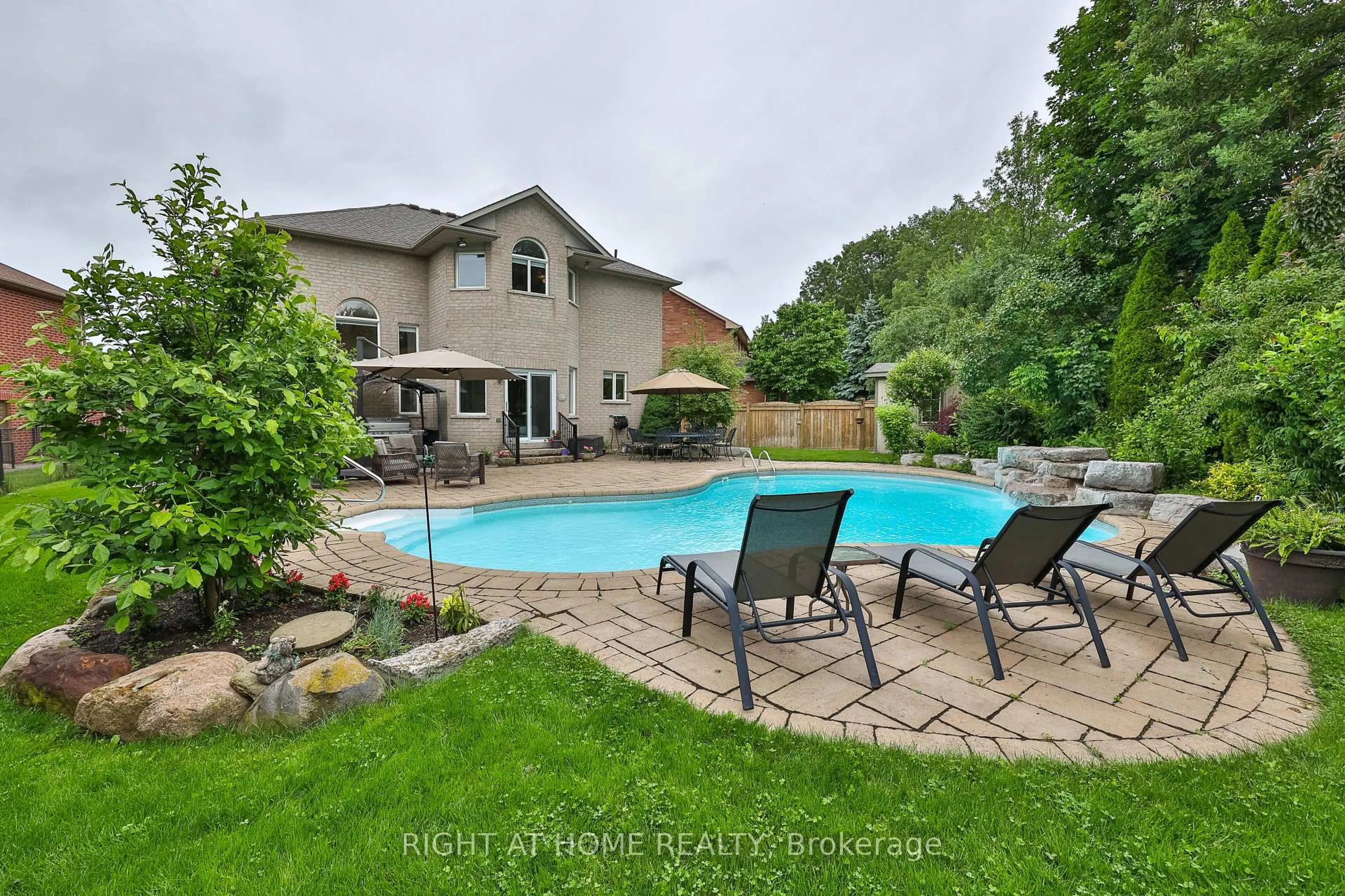 Pool for 2275 Whitecliffe Way, Oakville Ontario L6M 4W3