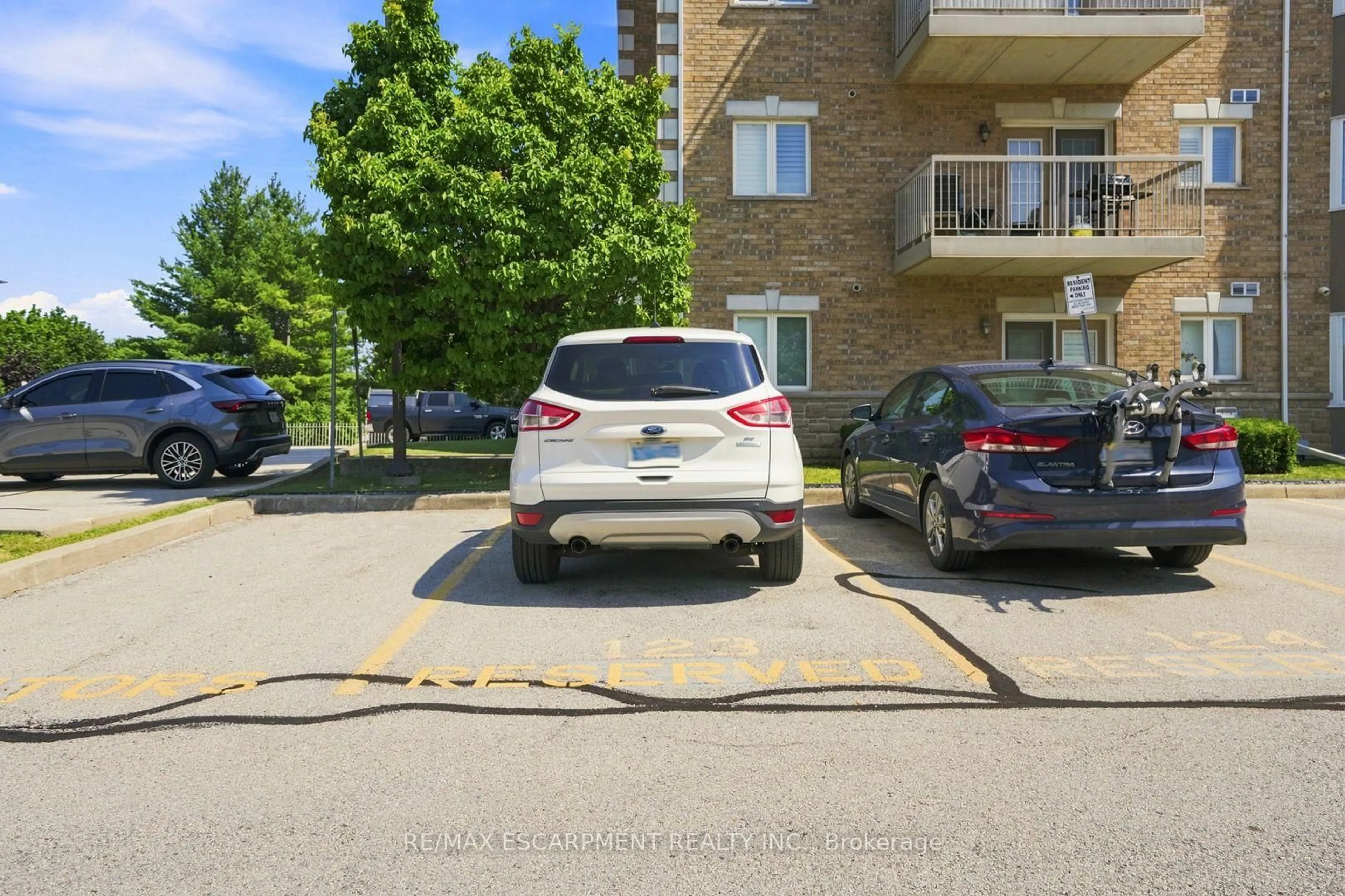 Parking for 4016 Kilmer Dr #101, Burlington Ontario L7M 5A7