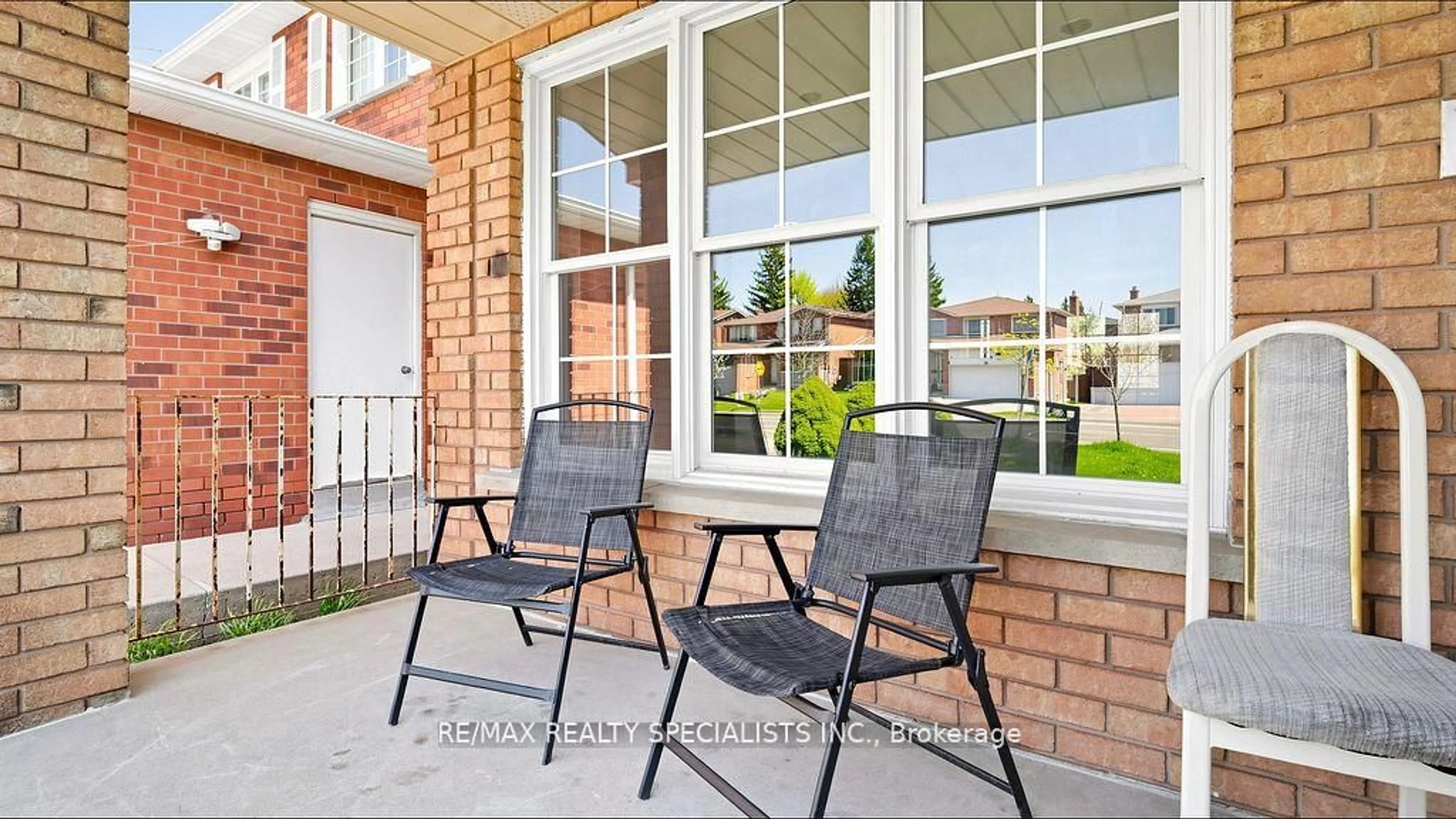 Patio, street for 59 Sunforest Dr, Brampton Ontario L6Z 2W7