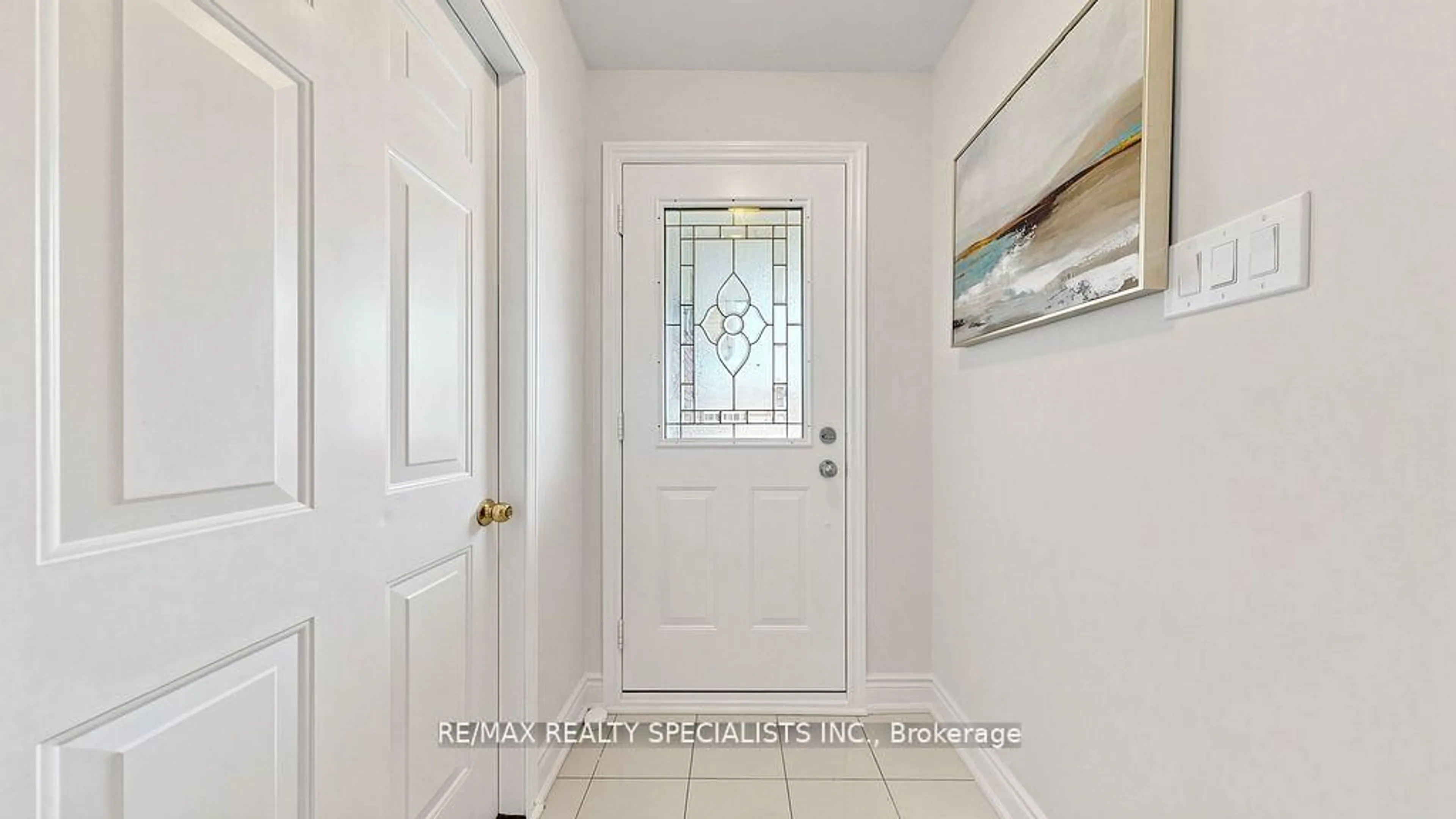 Indoor entryway for 59 Sunforest Dr, Brampton Ontario L6Z 2W7