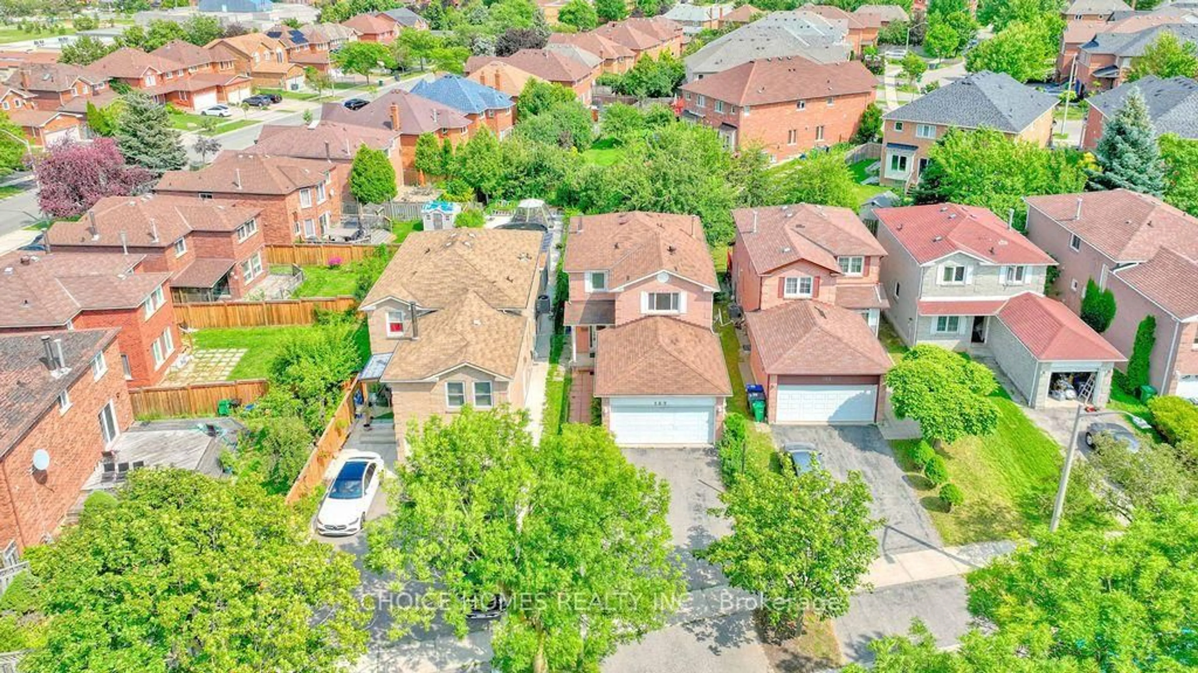 A pic from outside/outdoor area/front of a property/back of a property/a pic from drone, street for 162 Clansman Tr, Mississauga Ontario L4Z 3G8