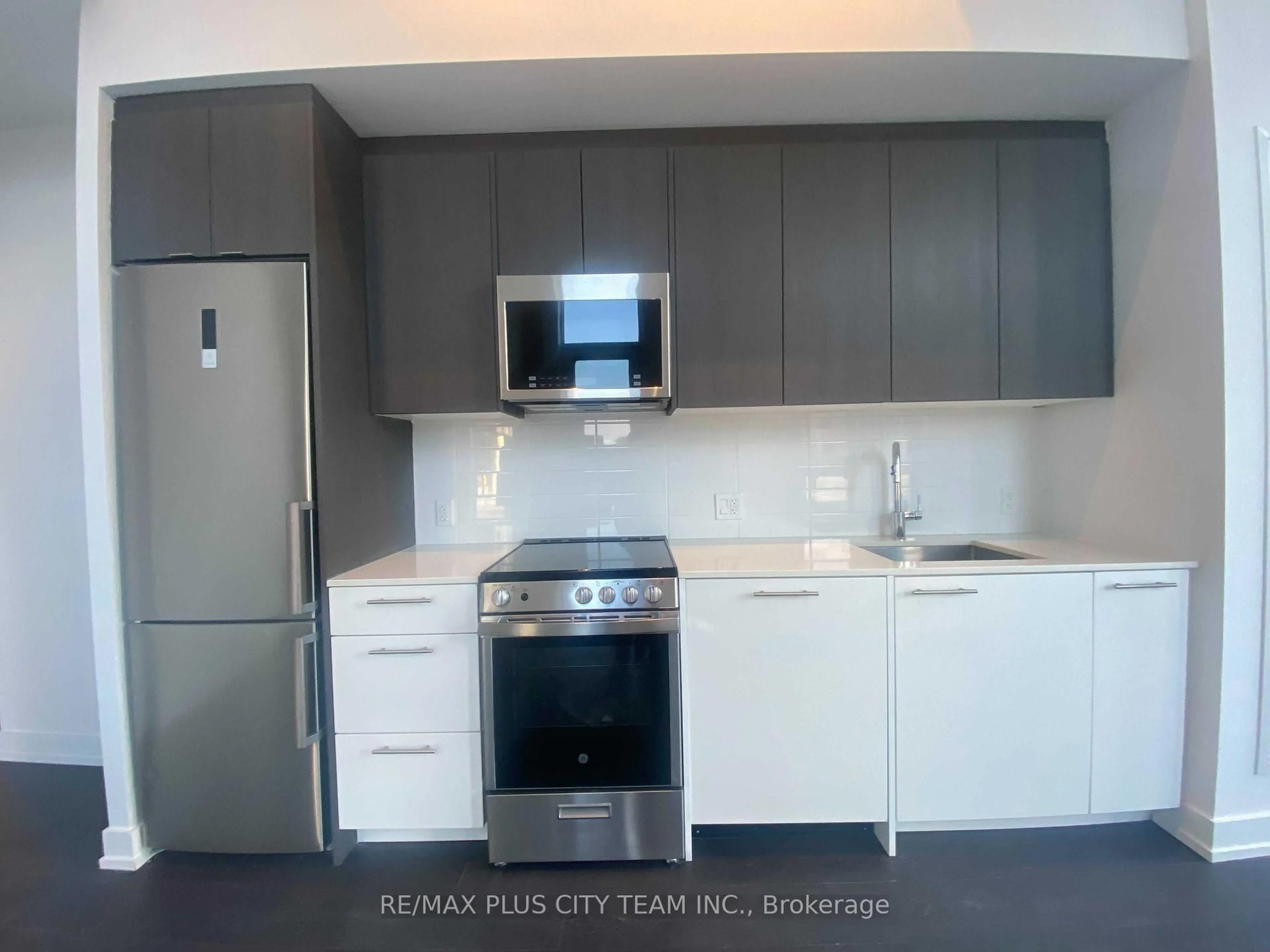 Standard kitchen, ceramic/tile floor for 215 Veterans Dr #103, Brampton Ontario L7A 5L6