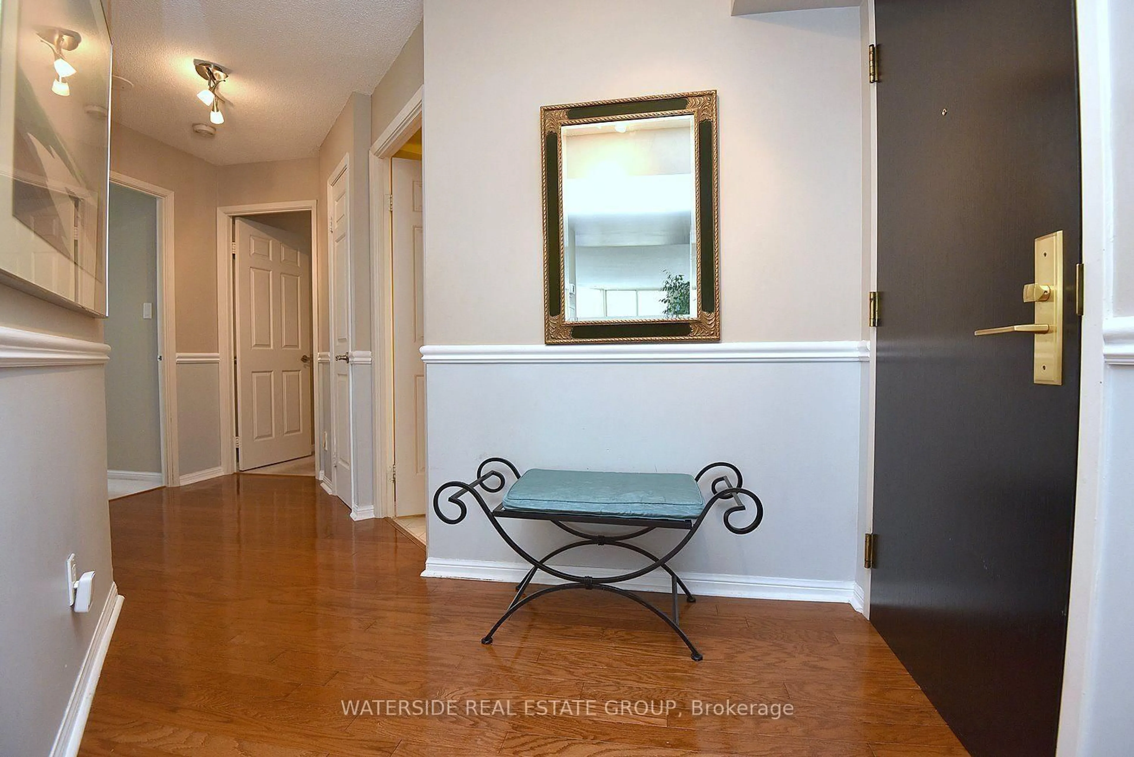 Indoor entryway for 55 Kingsbridge Garden Circ #2210, Mississauga Ontario L5R 1Y1