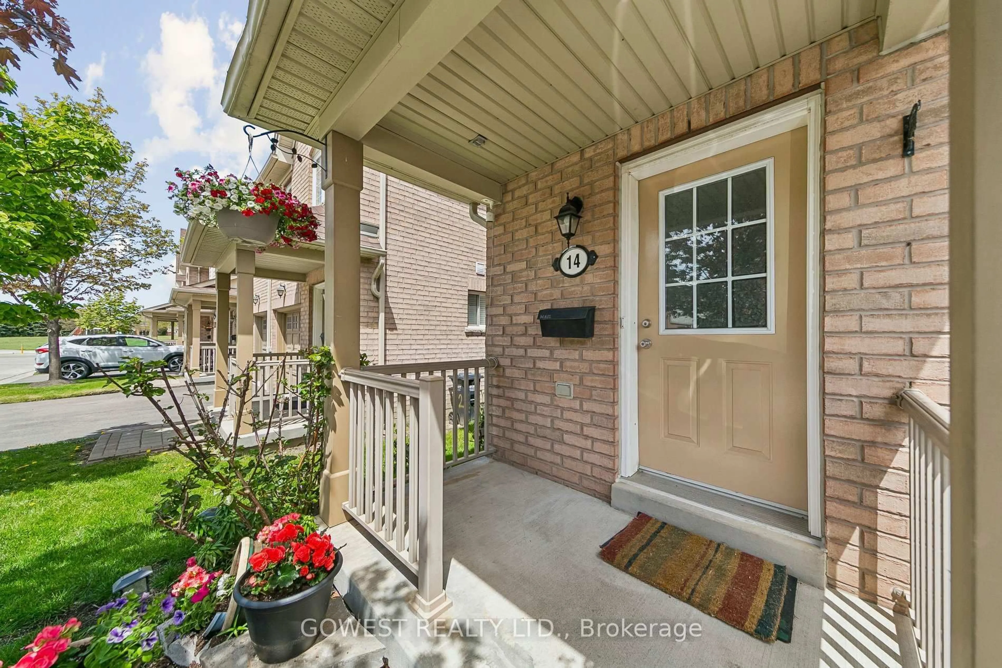 Indoor entryway for 3150 Erin Centre Blvd #14, Mississauga Ontario L5M 7Z2