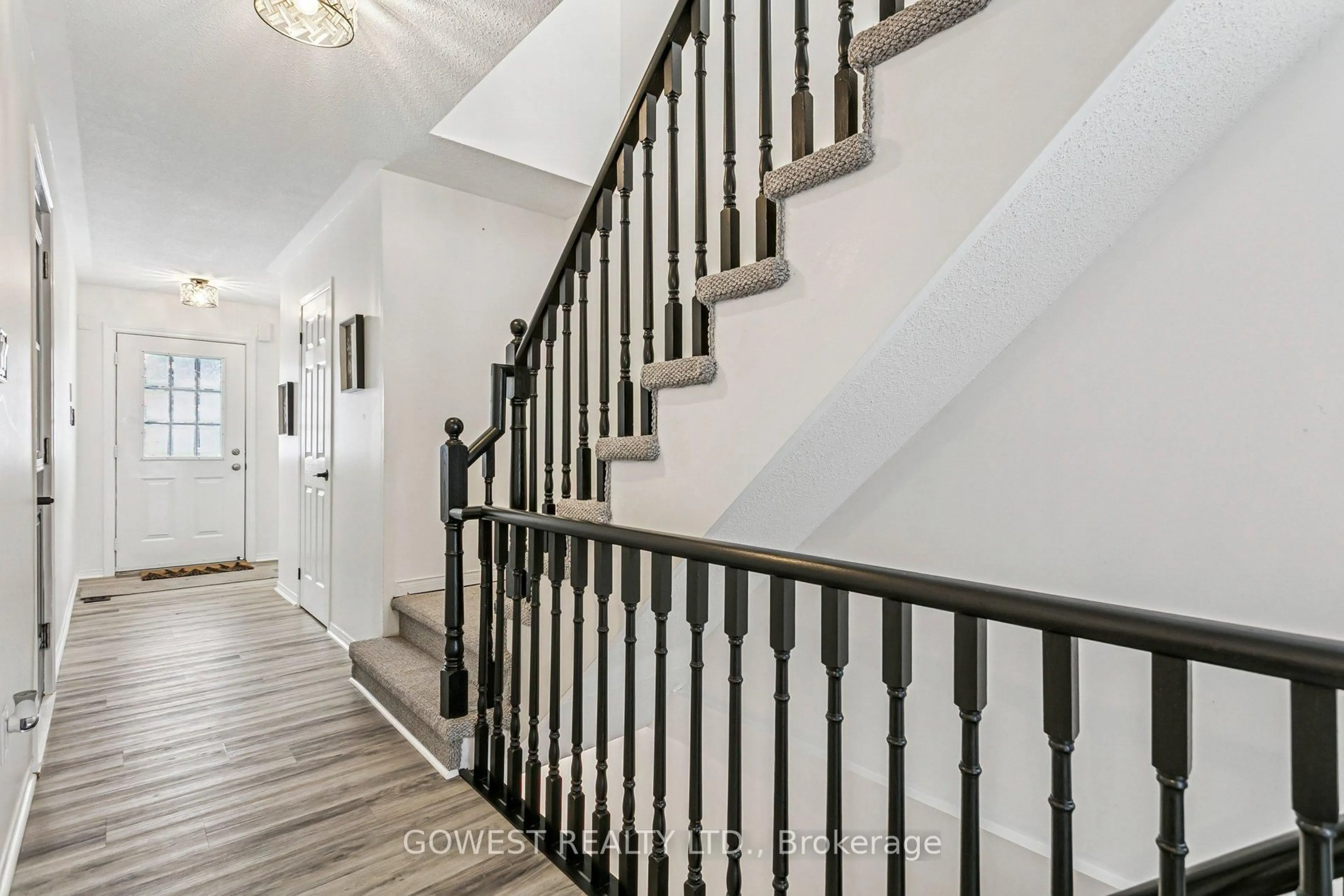 Stairs for 3150 Erin Centre Blvd #14, Mississauga Ontario L5M 7Z2