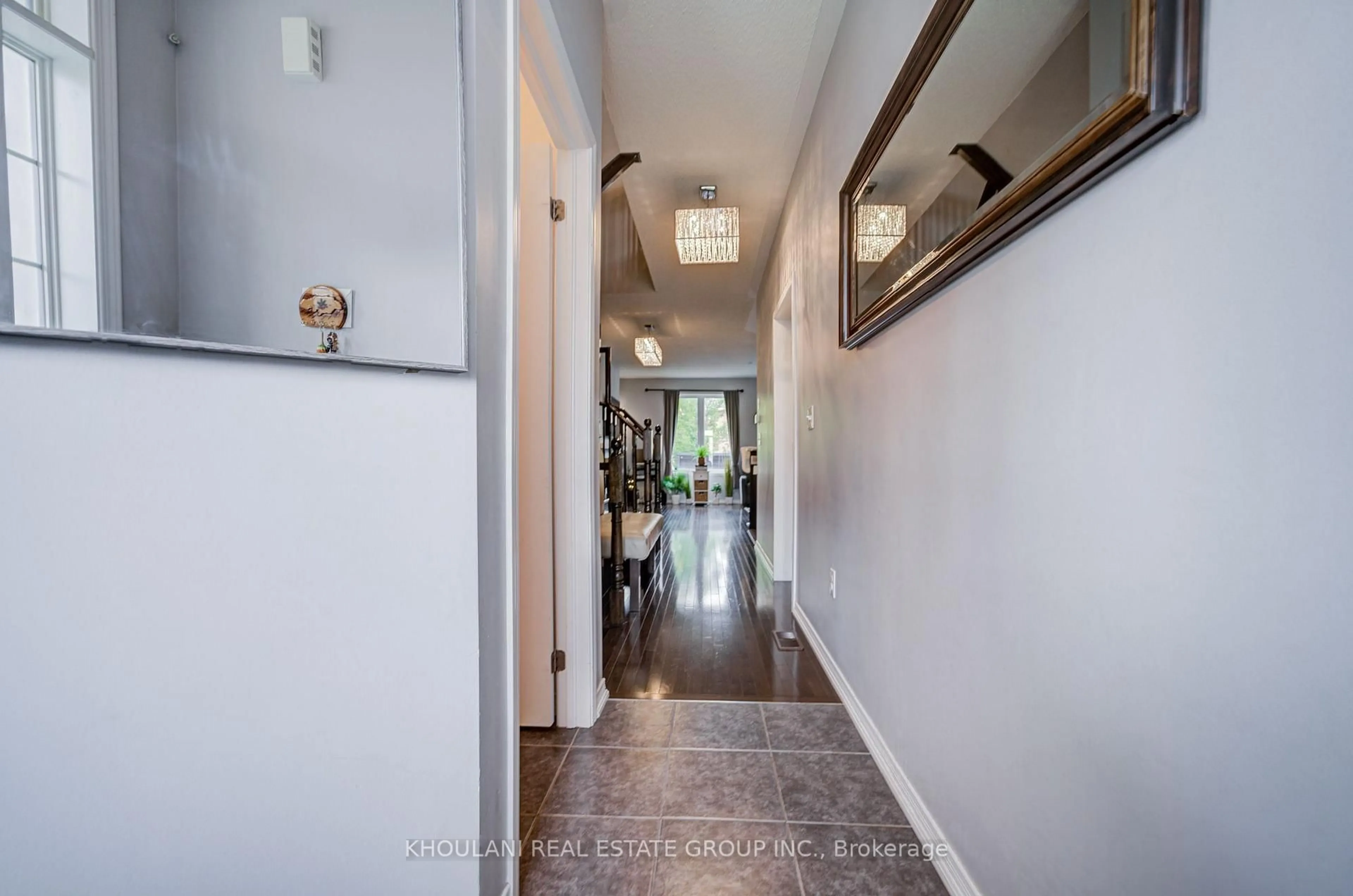 Indoor entryway for 651 Farmstead Dr #81, Milton Ontario L9T 7W2