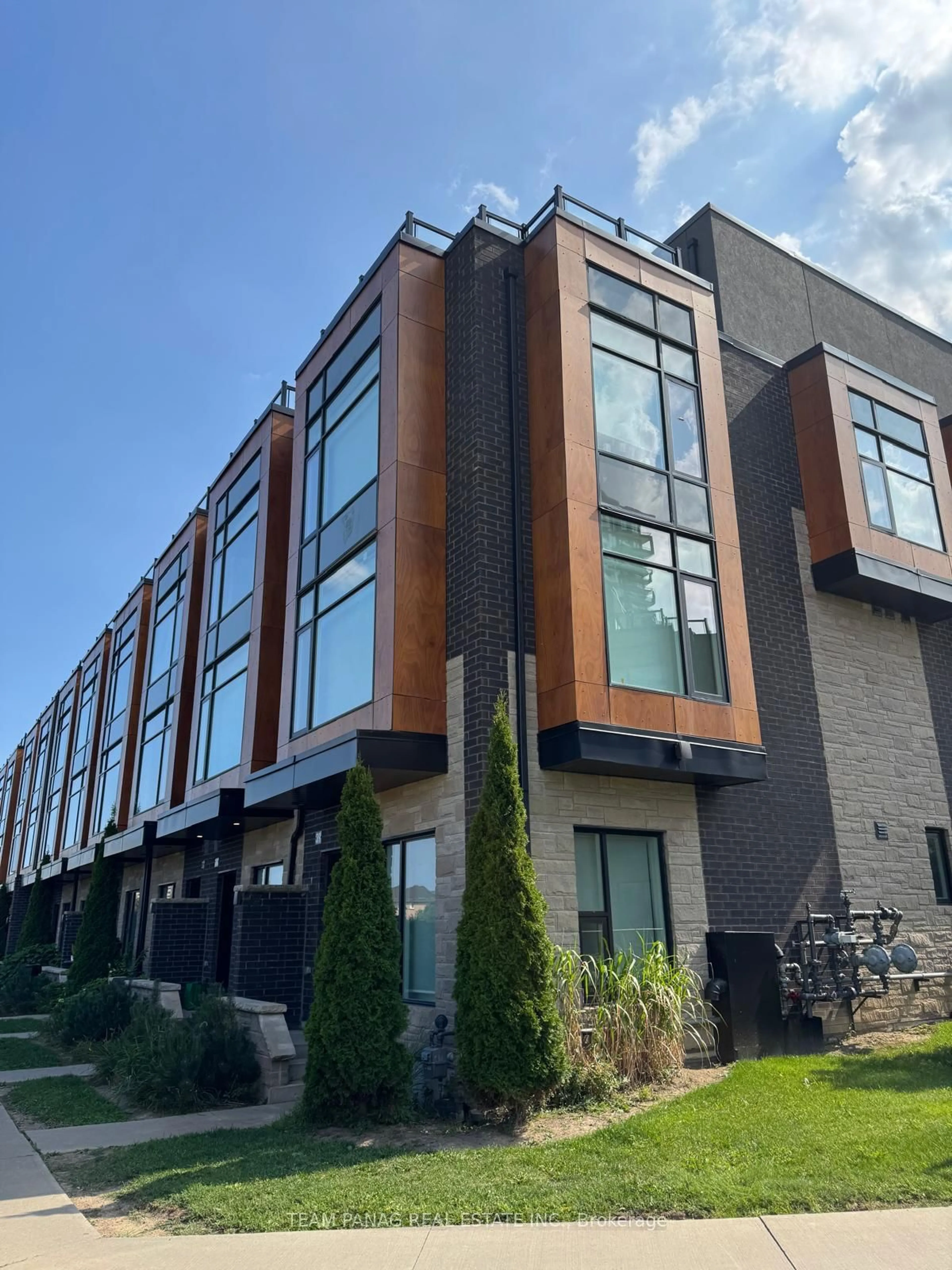 Home with brick exterior material, building for 200 Malta Ave #39, Brampton Ontario L6Y 6H8