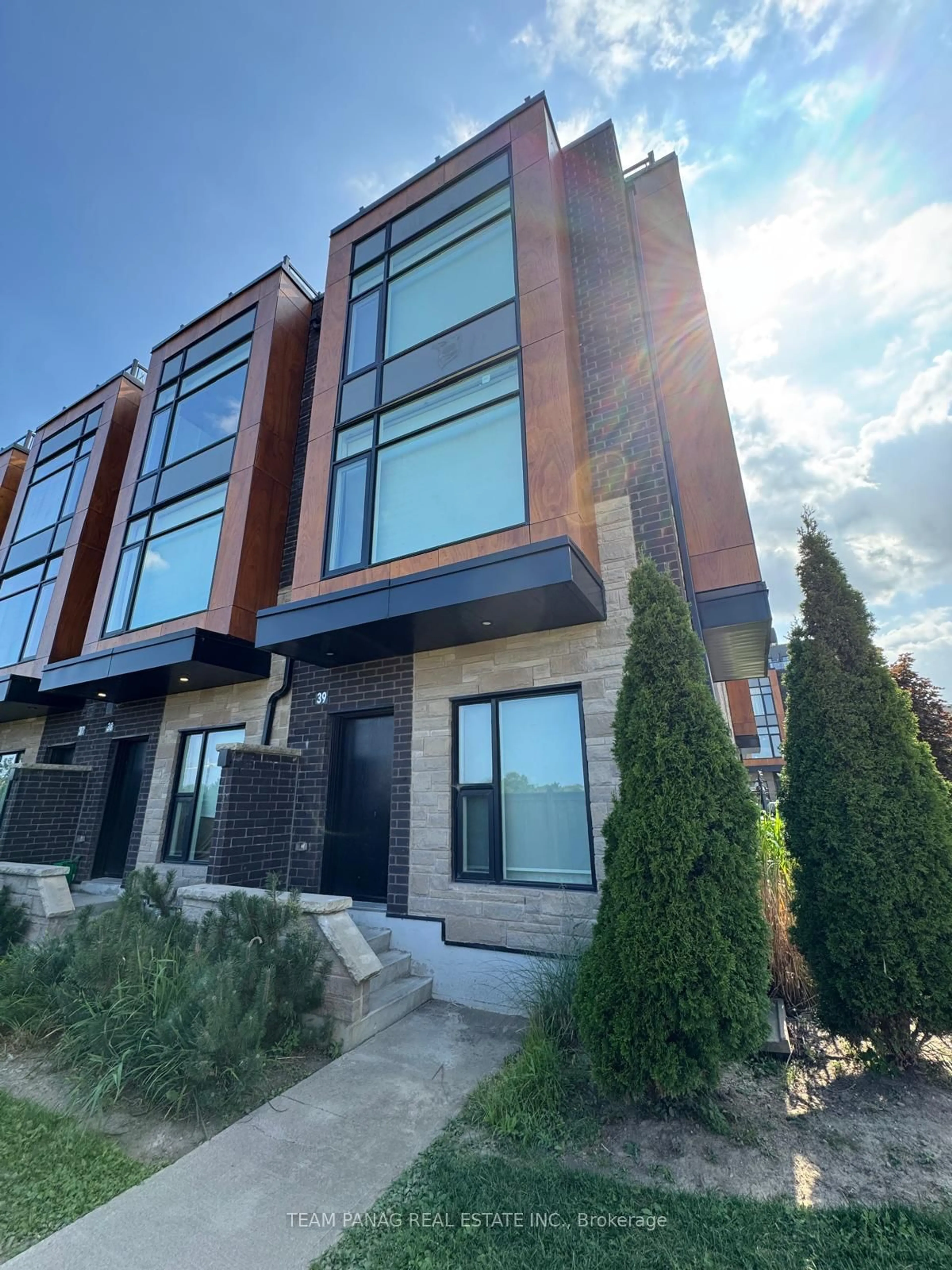 Home with brick exterior material, building for 200 Malta Ave #39, Brampton Ontario L6Y 6H8