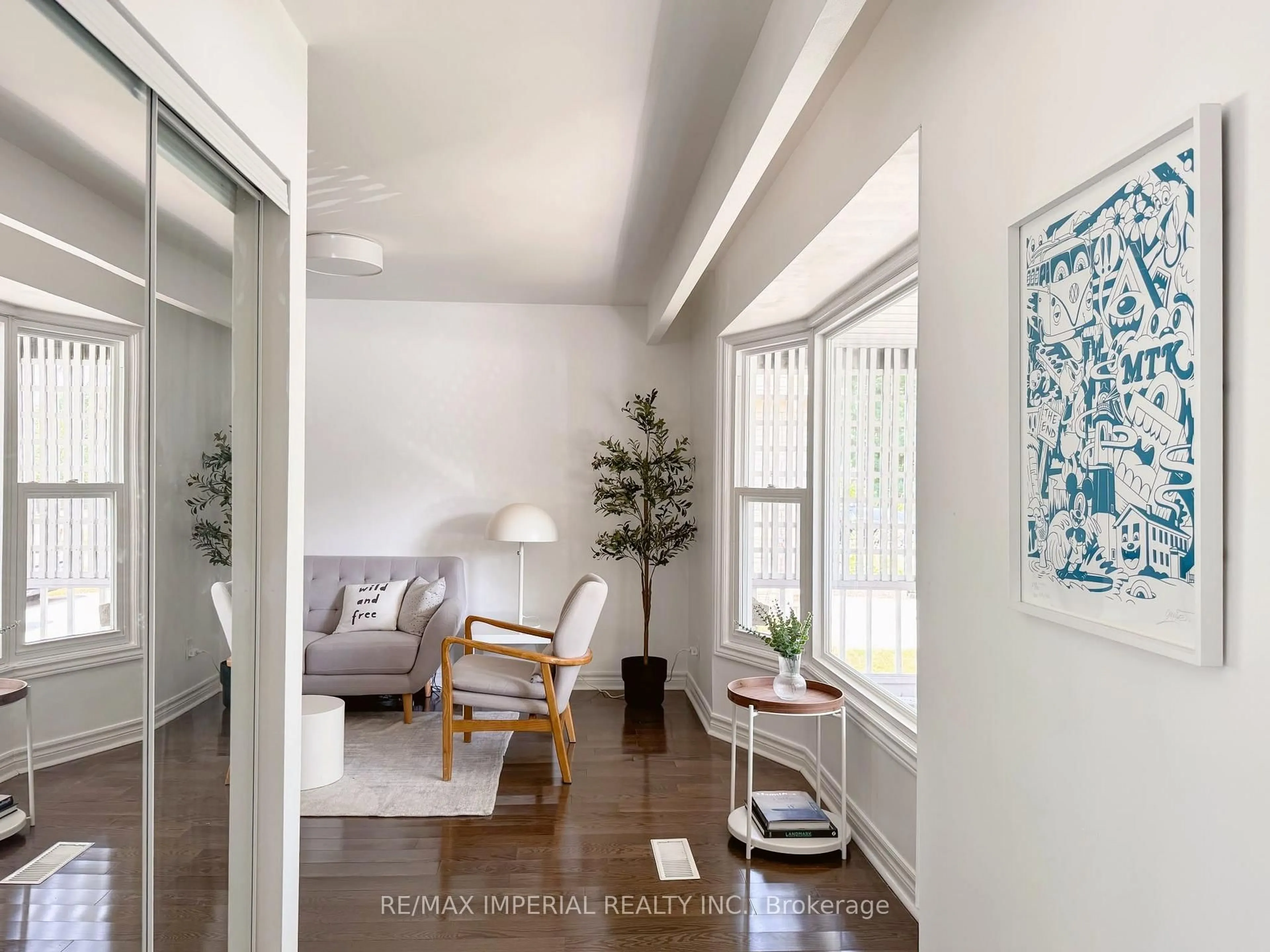 Indoor entryway for 2531 Windjammer Rd, Mississauga Ontario L5L 1H7