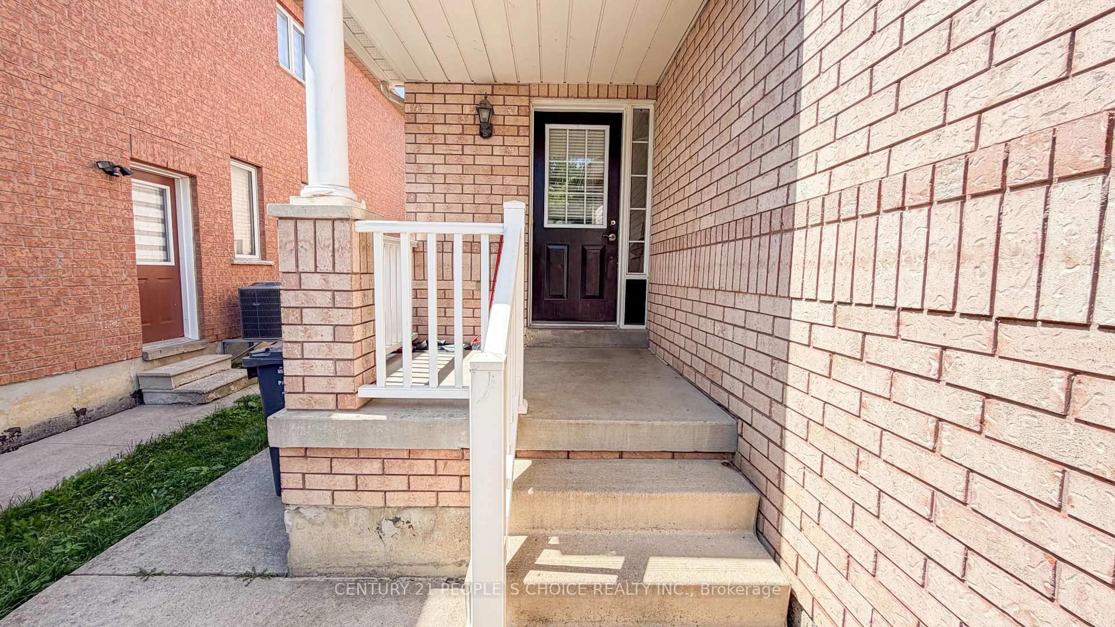 Indoor entryway for 20 Belinda Dr, Brampton Ontario L7A 2W6