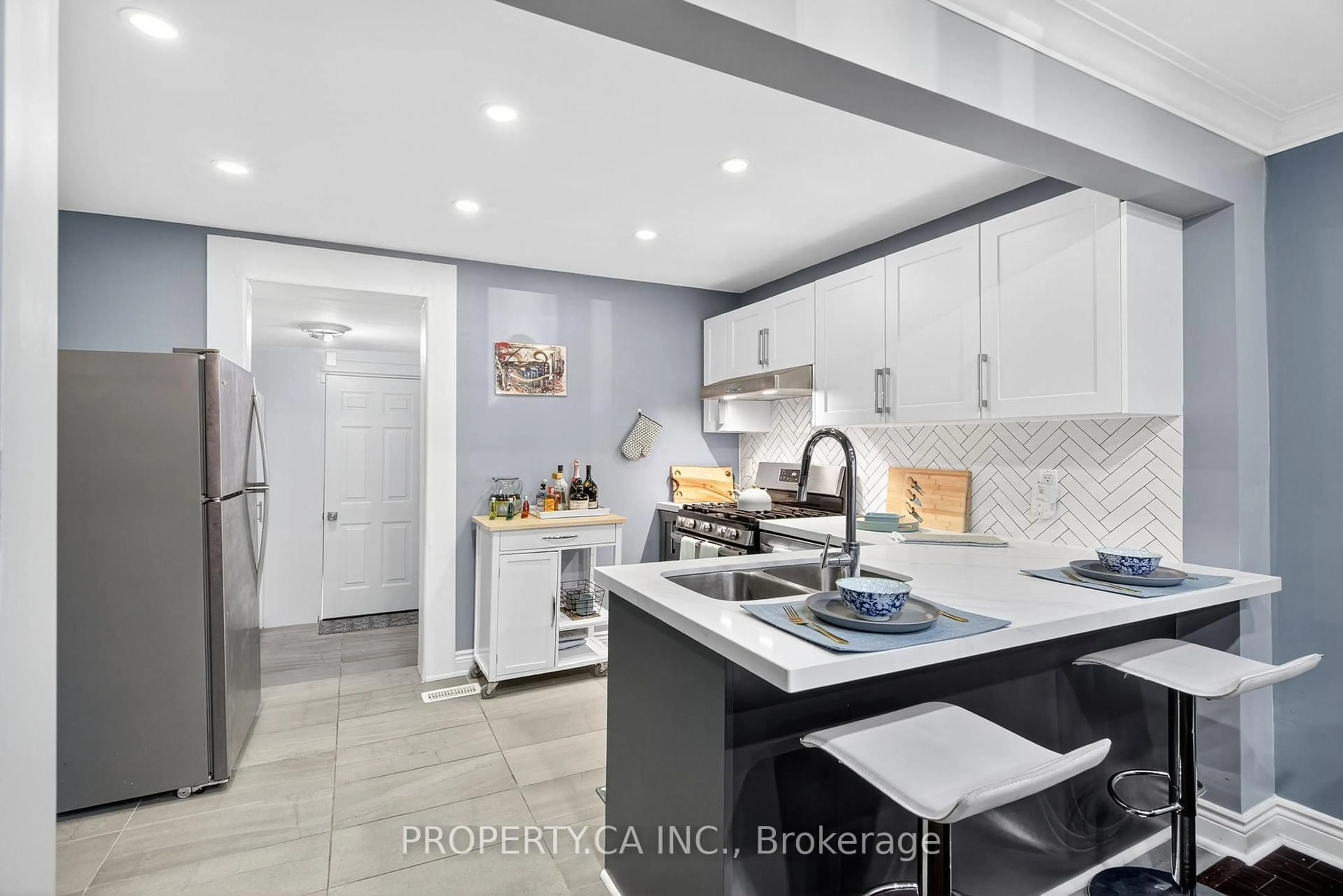 Open concept kitchen, ceramic/tile floor for 358 McRoberts Ave, Toronto Ontario M6E 4P9