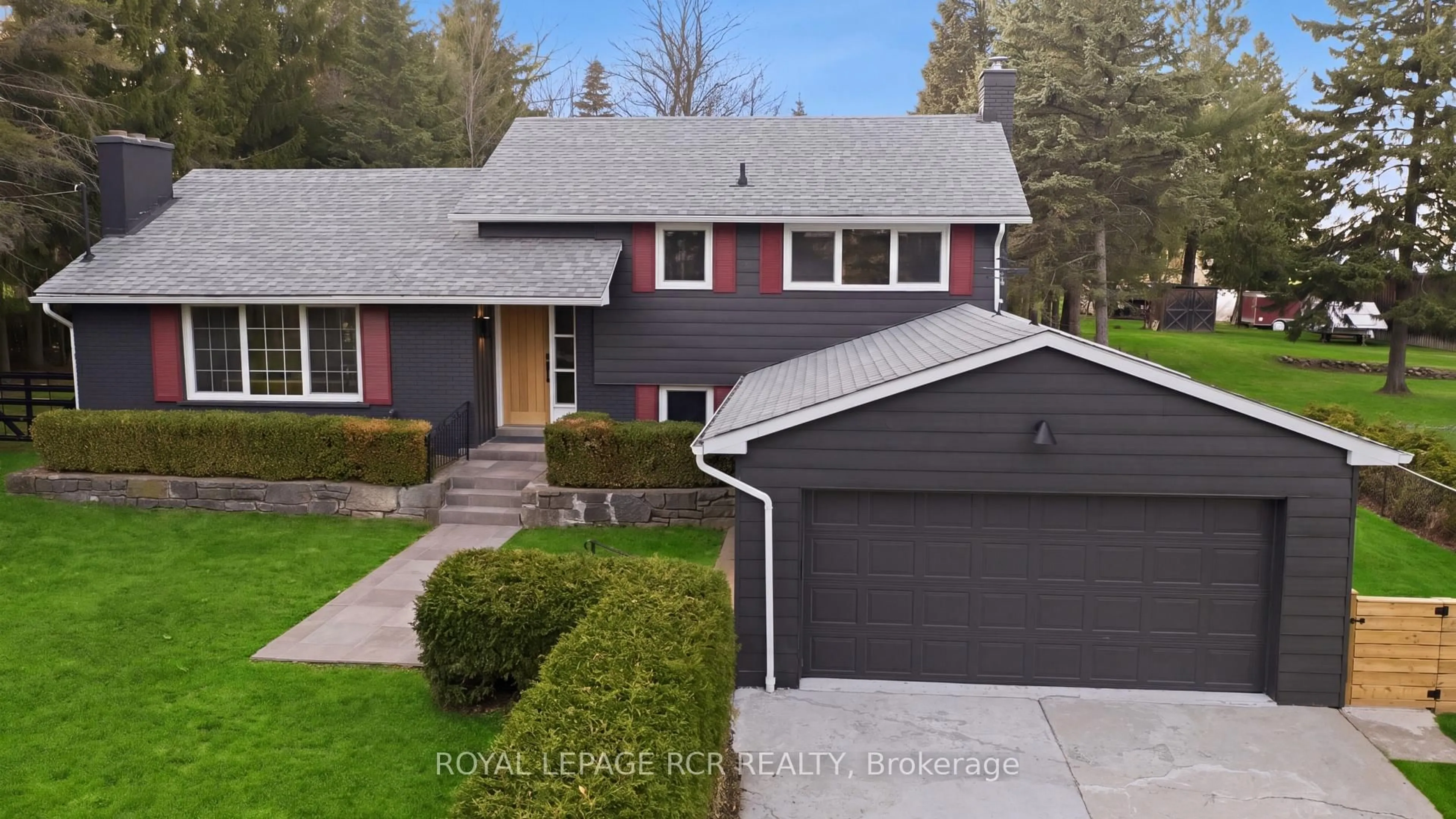 Home with vinyl exterior material, street for 922 The Grange Sdrd, Caledon Ontario L7K 1G5