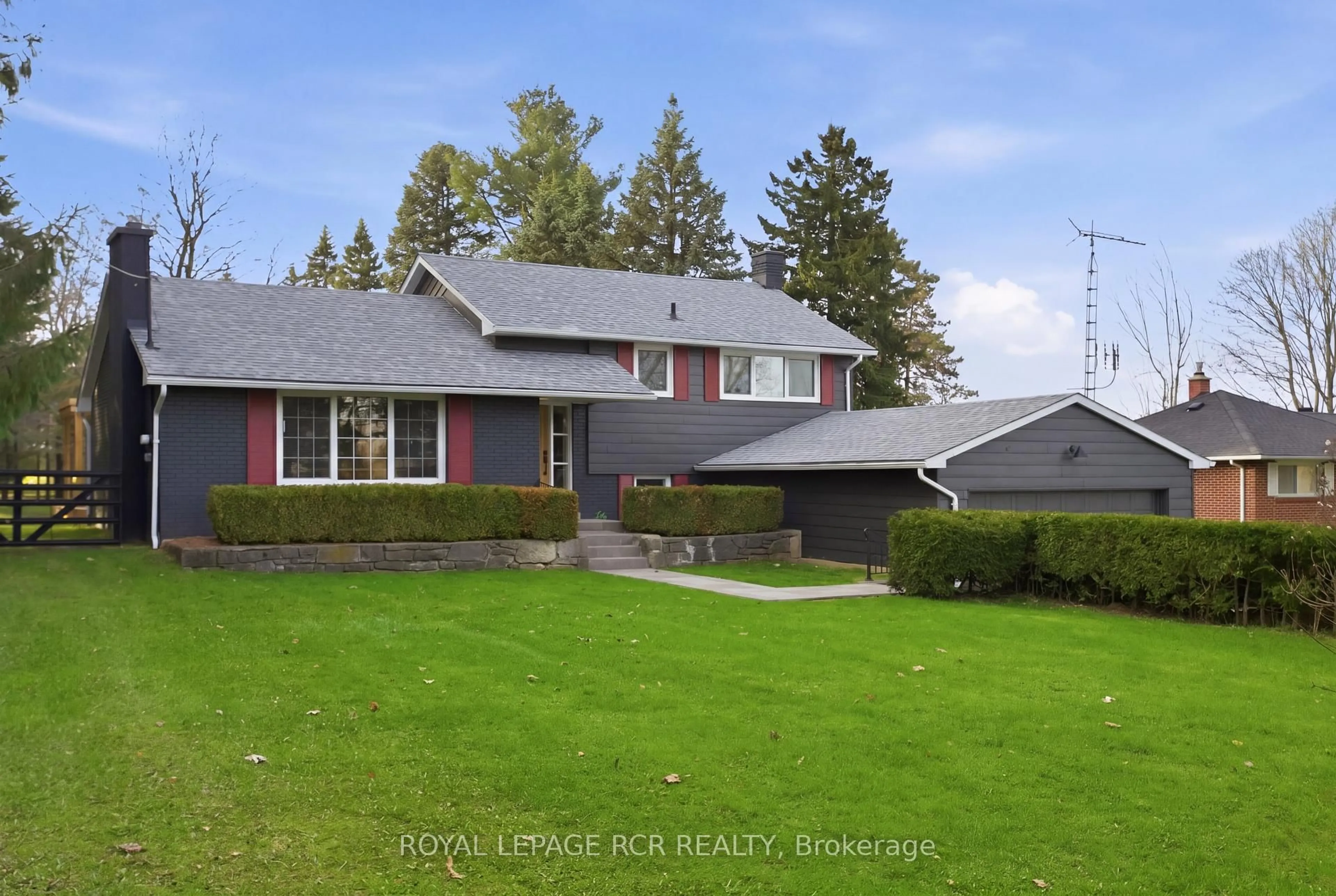 A pic from outside/outdoor area/front of a property/back of a property/a pic from drone, street for 922 The Grange Sdrd, Caledon Ontario L7K 1G5