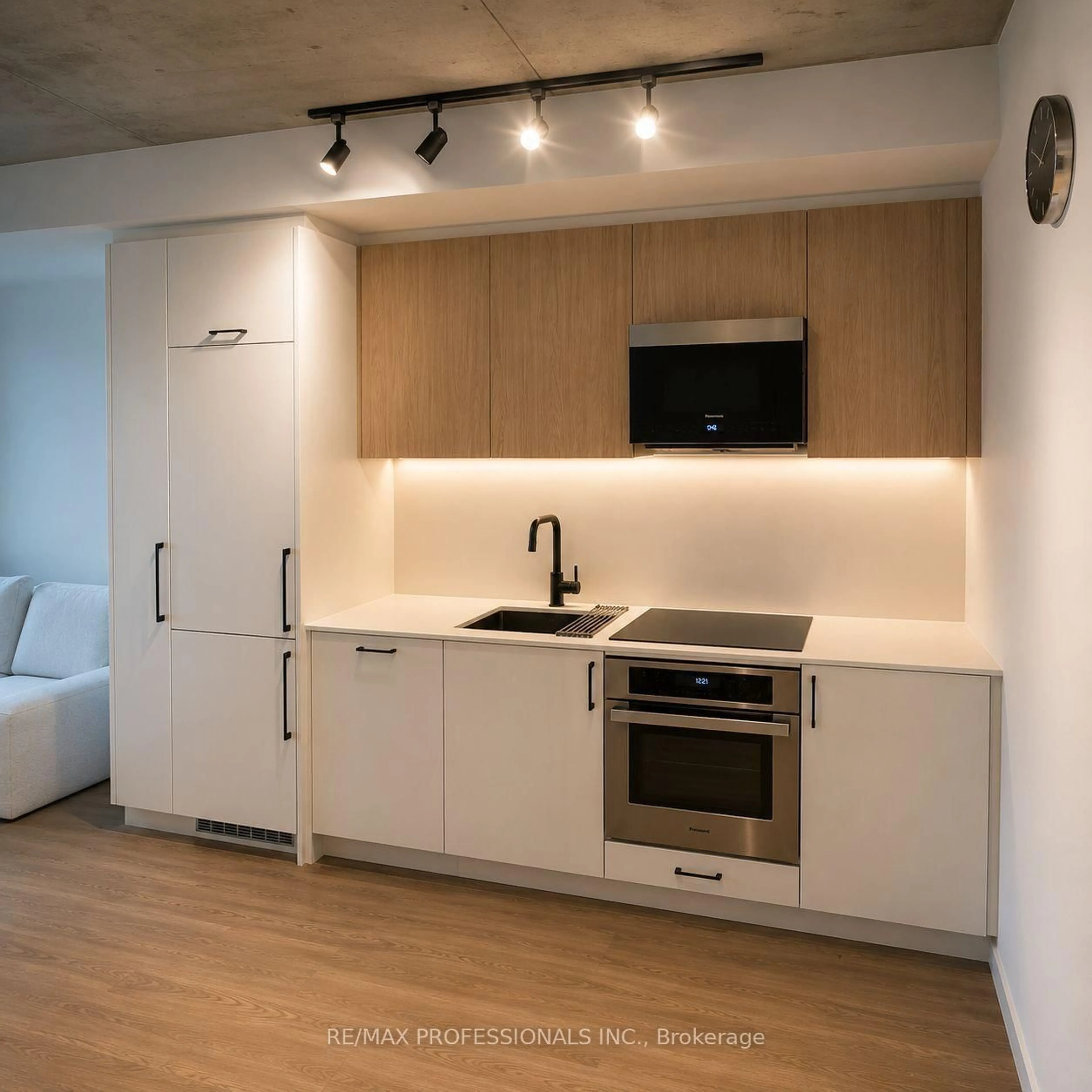 Standard kitchen, wood/laminate floor for 689 The Queensway St #301, Toronto Ontario M8Y 1L1