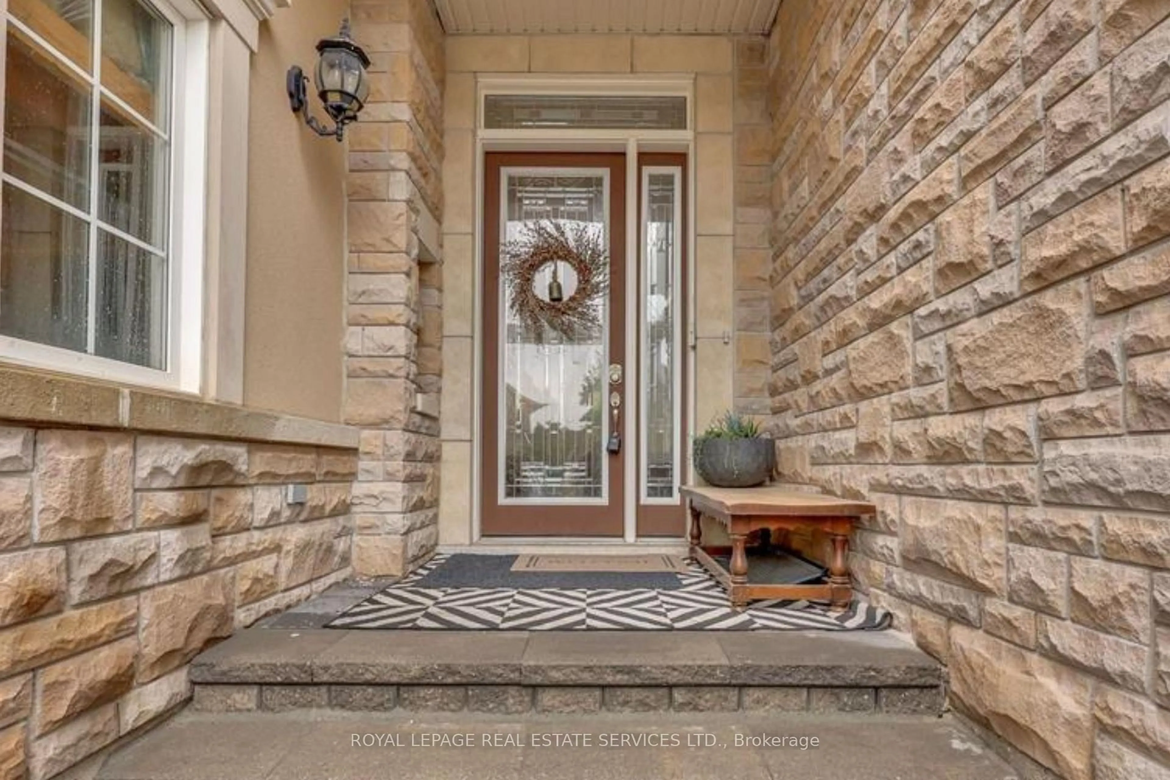 Indoor entryway for 485 Pringle Ave #25, Milton Ontario L9T 8A9