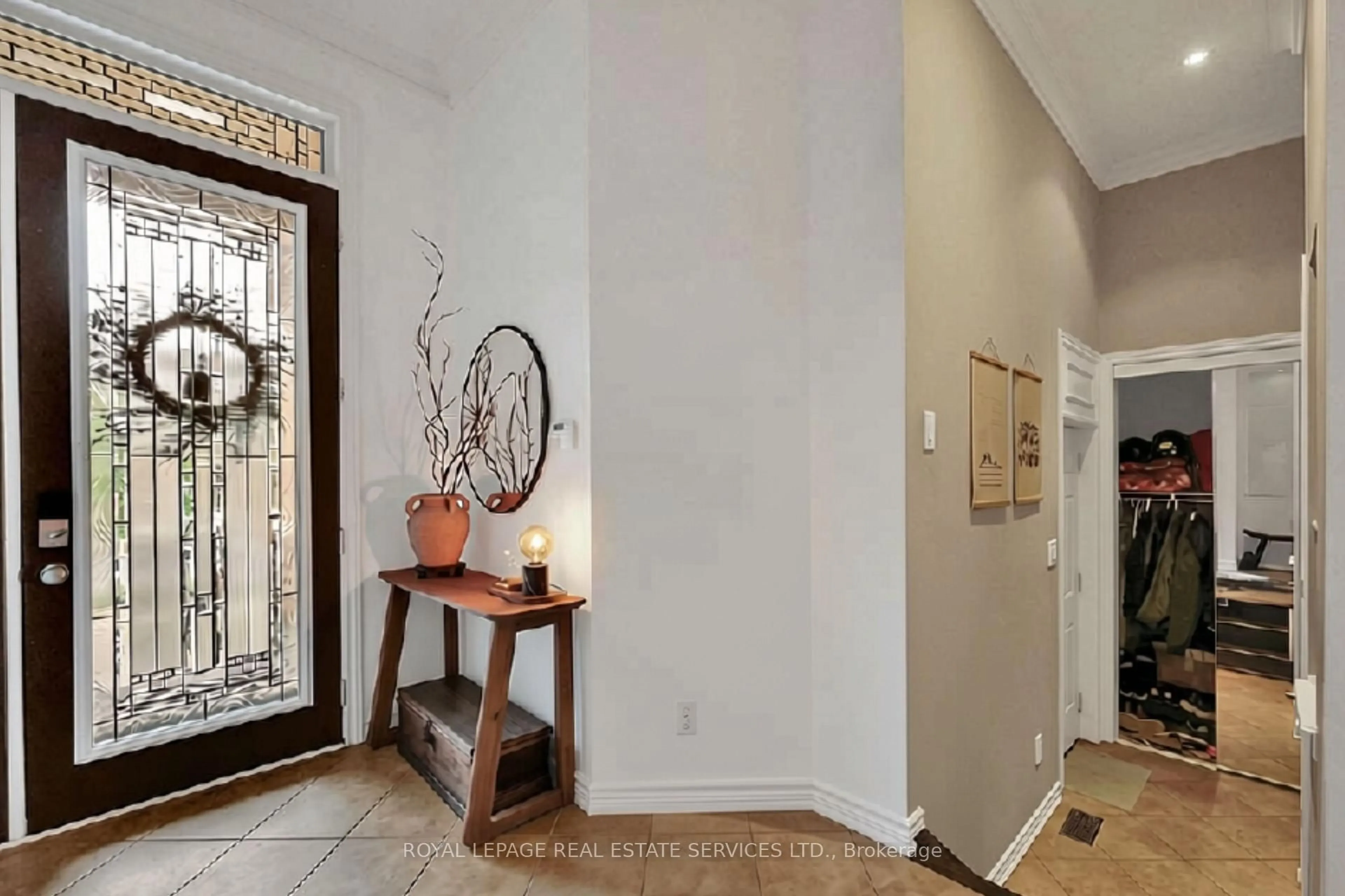 Indoor entryway for 485 Pringle Ave #25, Milton Ontario L9T 8A9