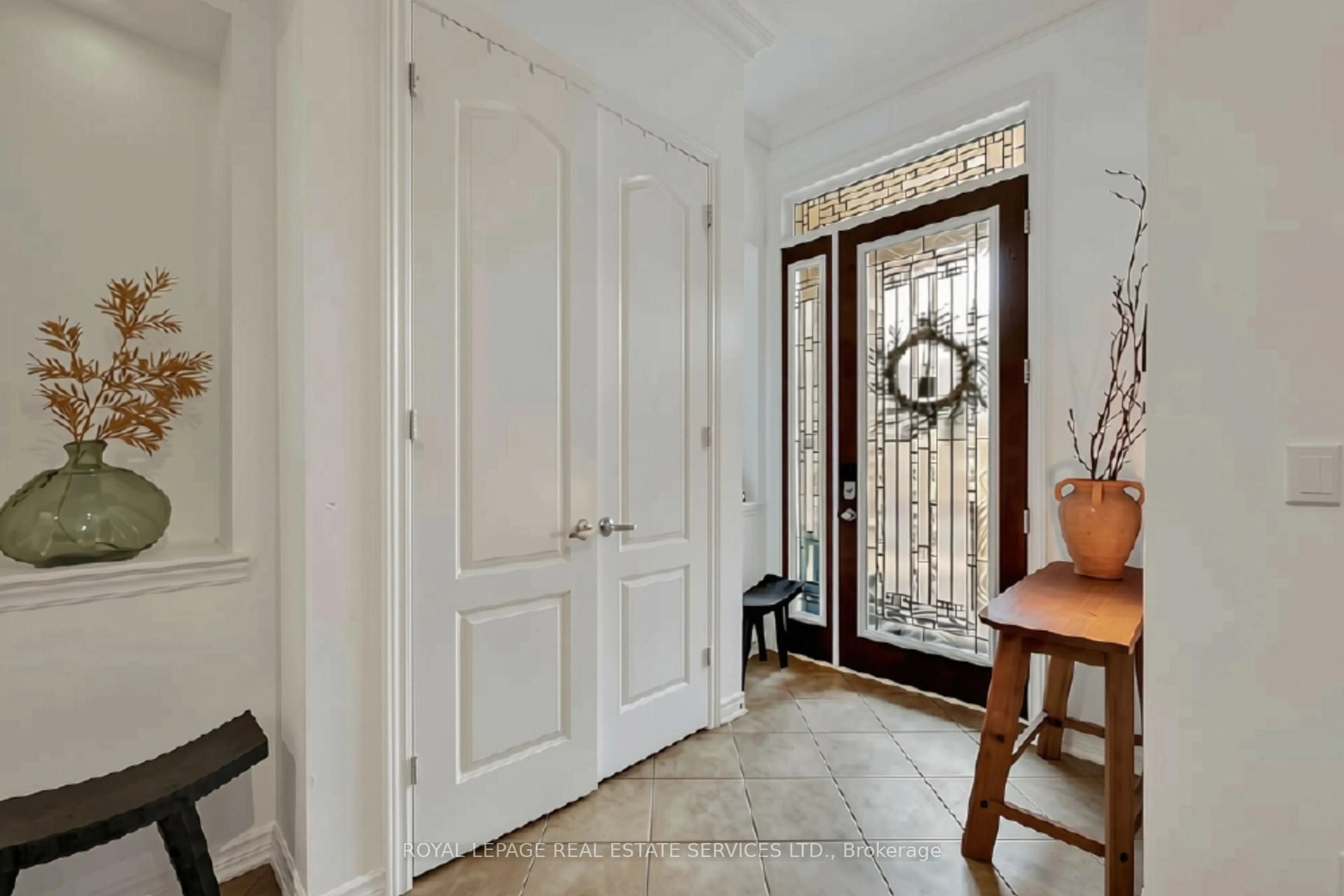 Indoor entryway for 485 Pringle Ave #25, Milton Ontario L9T 8A9