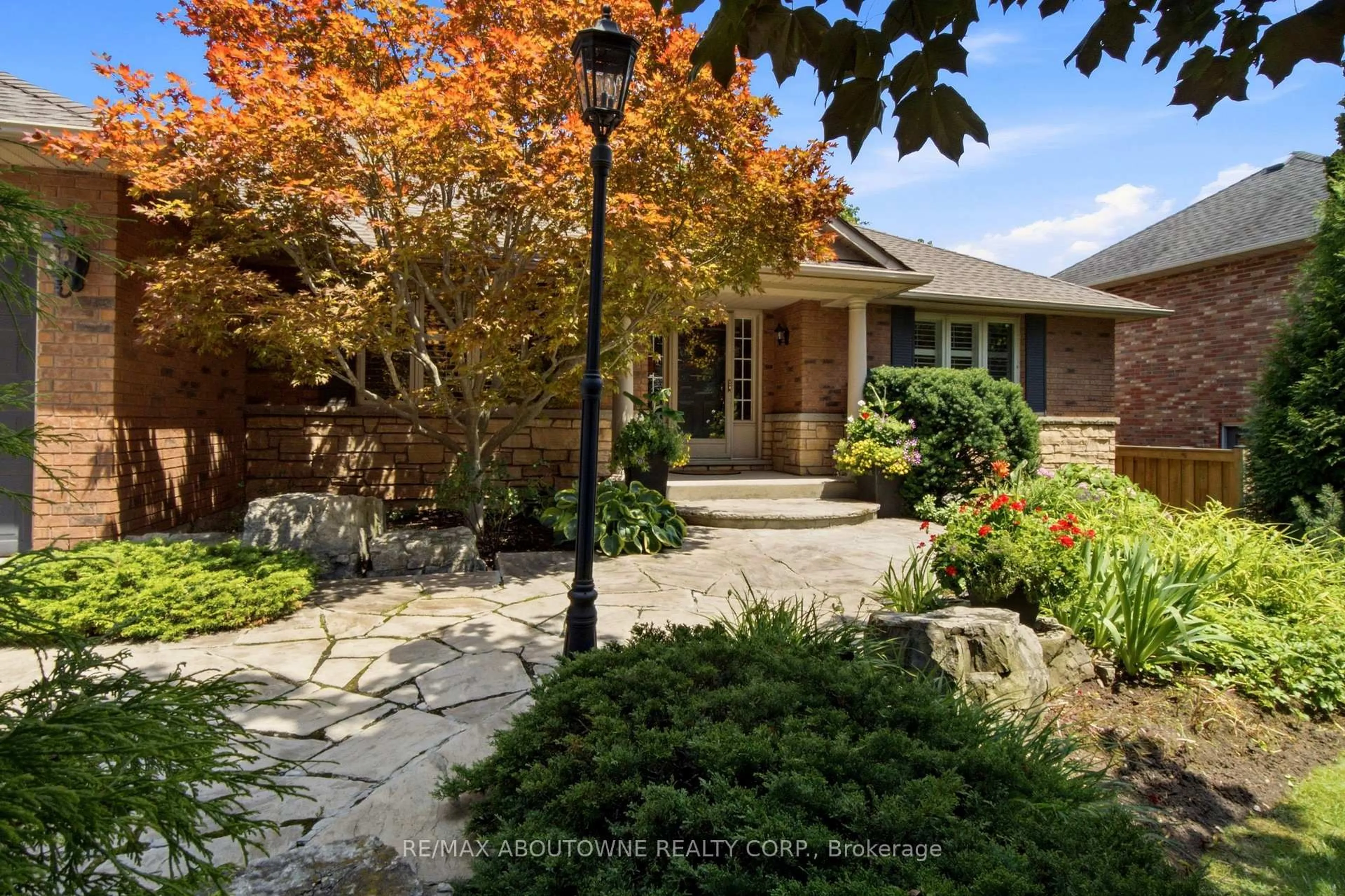 Unknown for 1090 Crofton Way, Burlington Ontario L7P 4W8