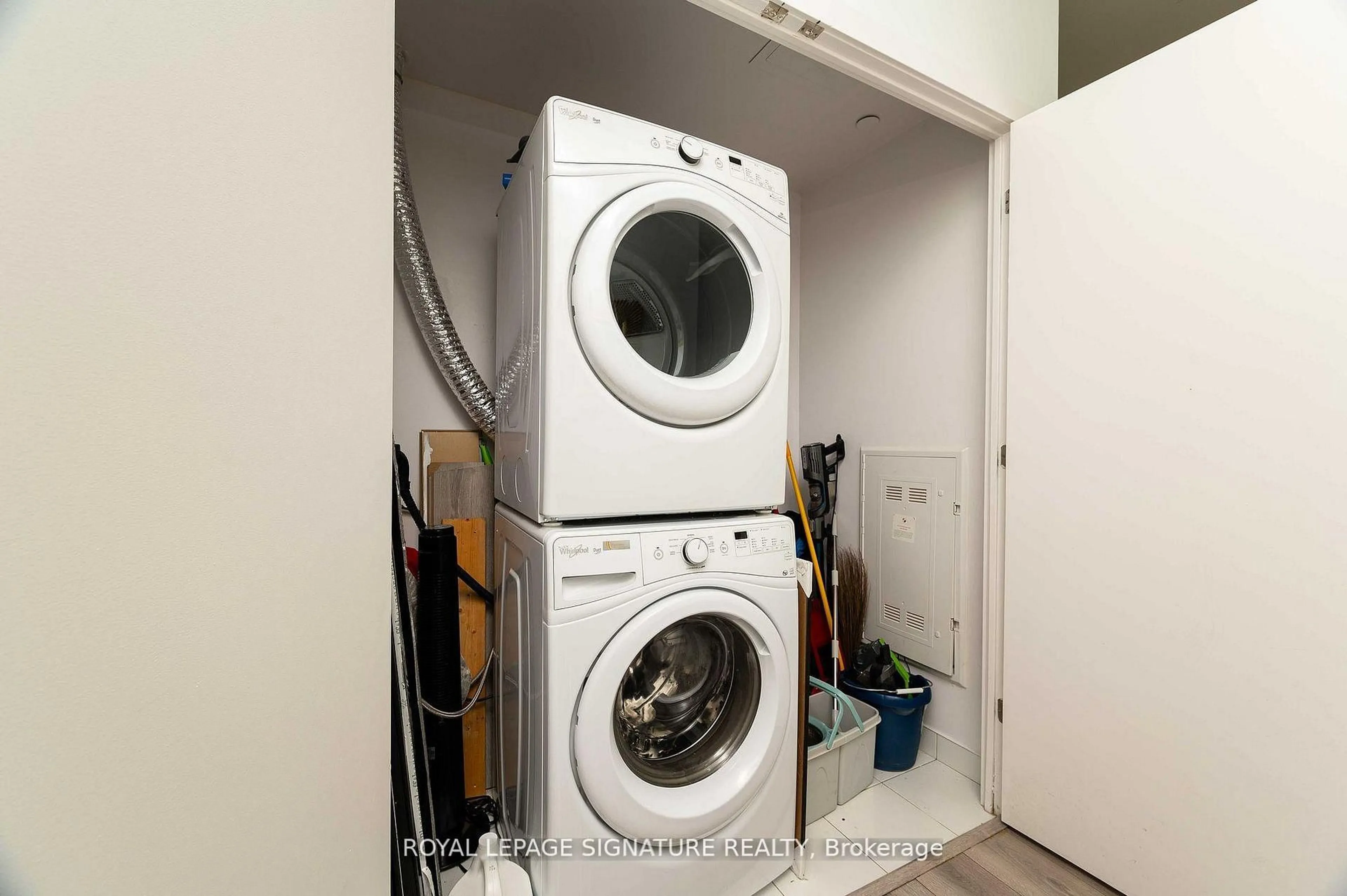 Laundry room for 4011 Brickstone Mews #PH4, Mississauga Ontario L5B 0G3