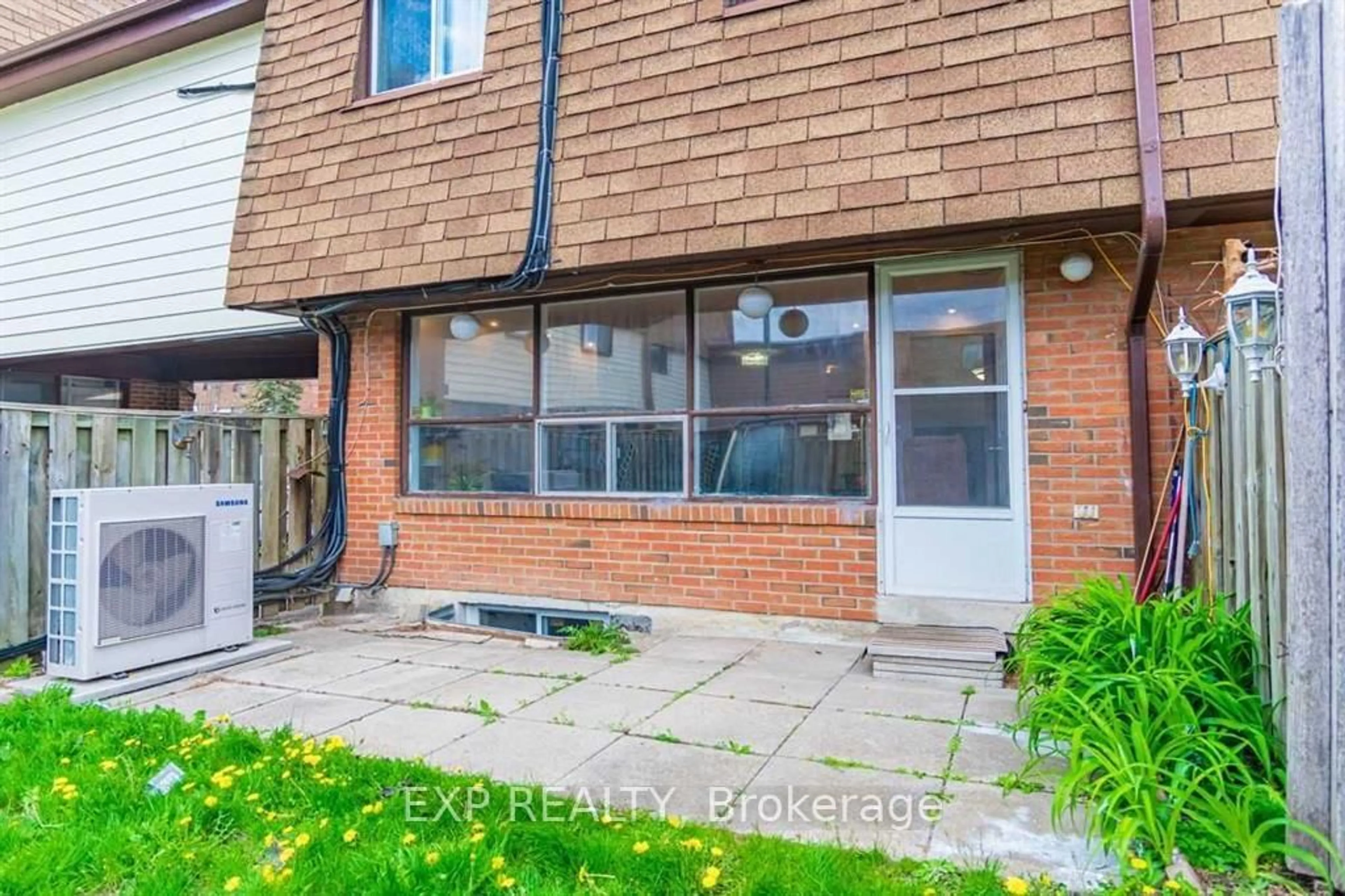 Patio, street for 180 Mississauga Valley Blvd #201, Mississauga Ontario L5A 3M2