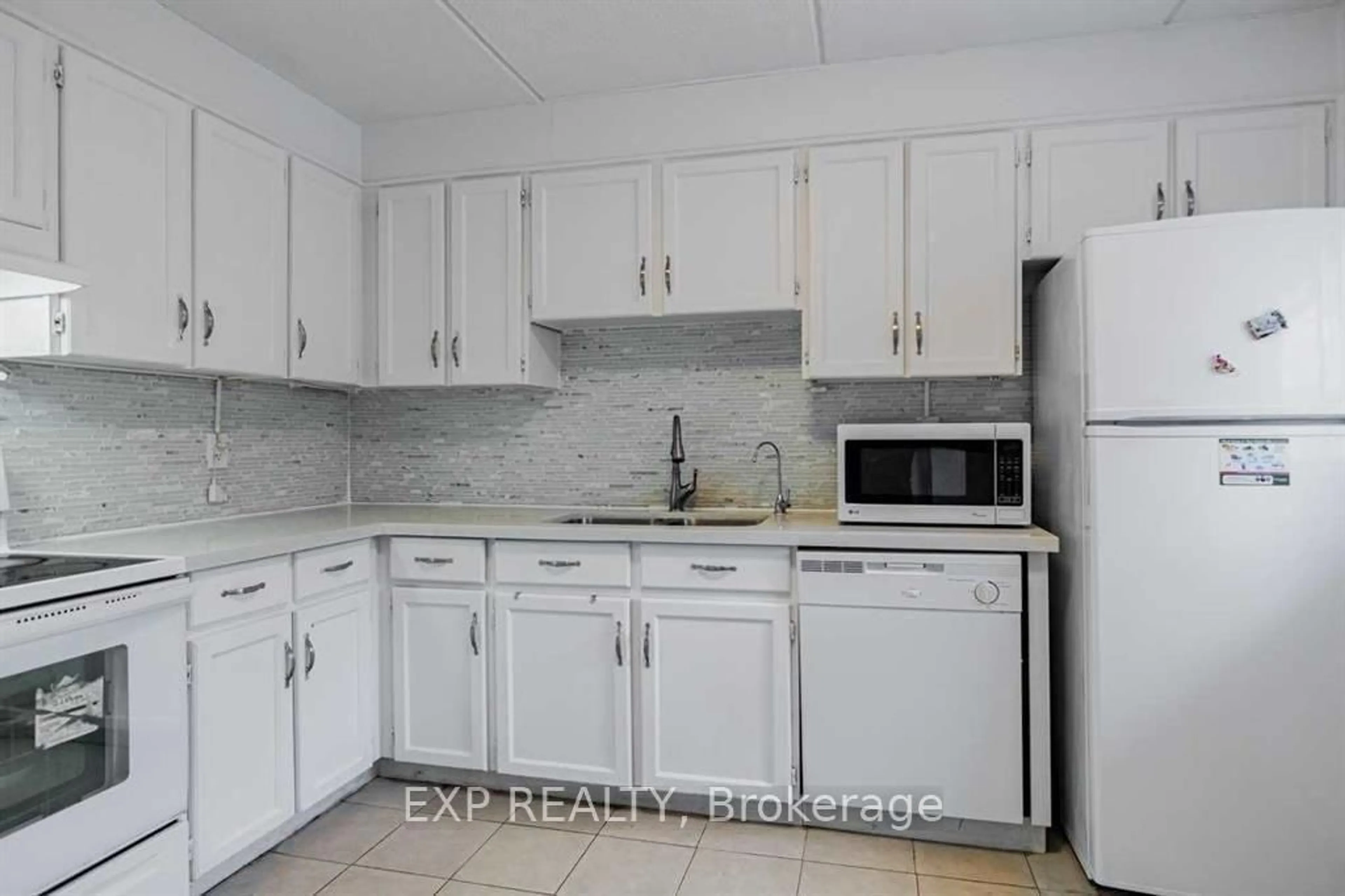 Standard kitchen, unknown for 180 Mississauga Valley Blvd #201, Mississauga Ontario L5A 3M2