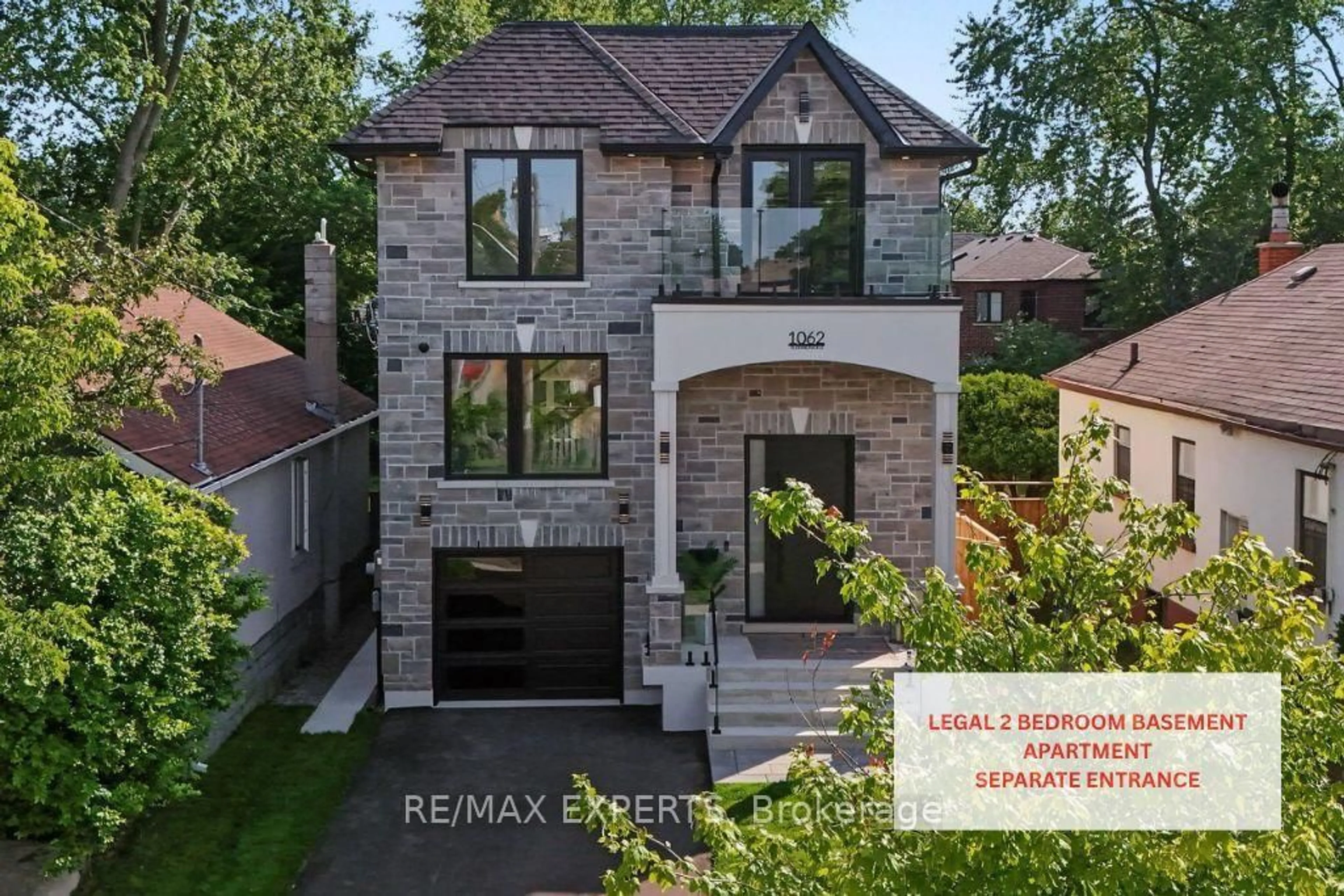 Home with brick exterior material, street for 1062 Alexandra Ave, Mississauga Ontario L5E 1Z8