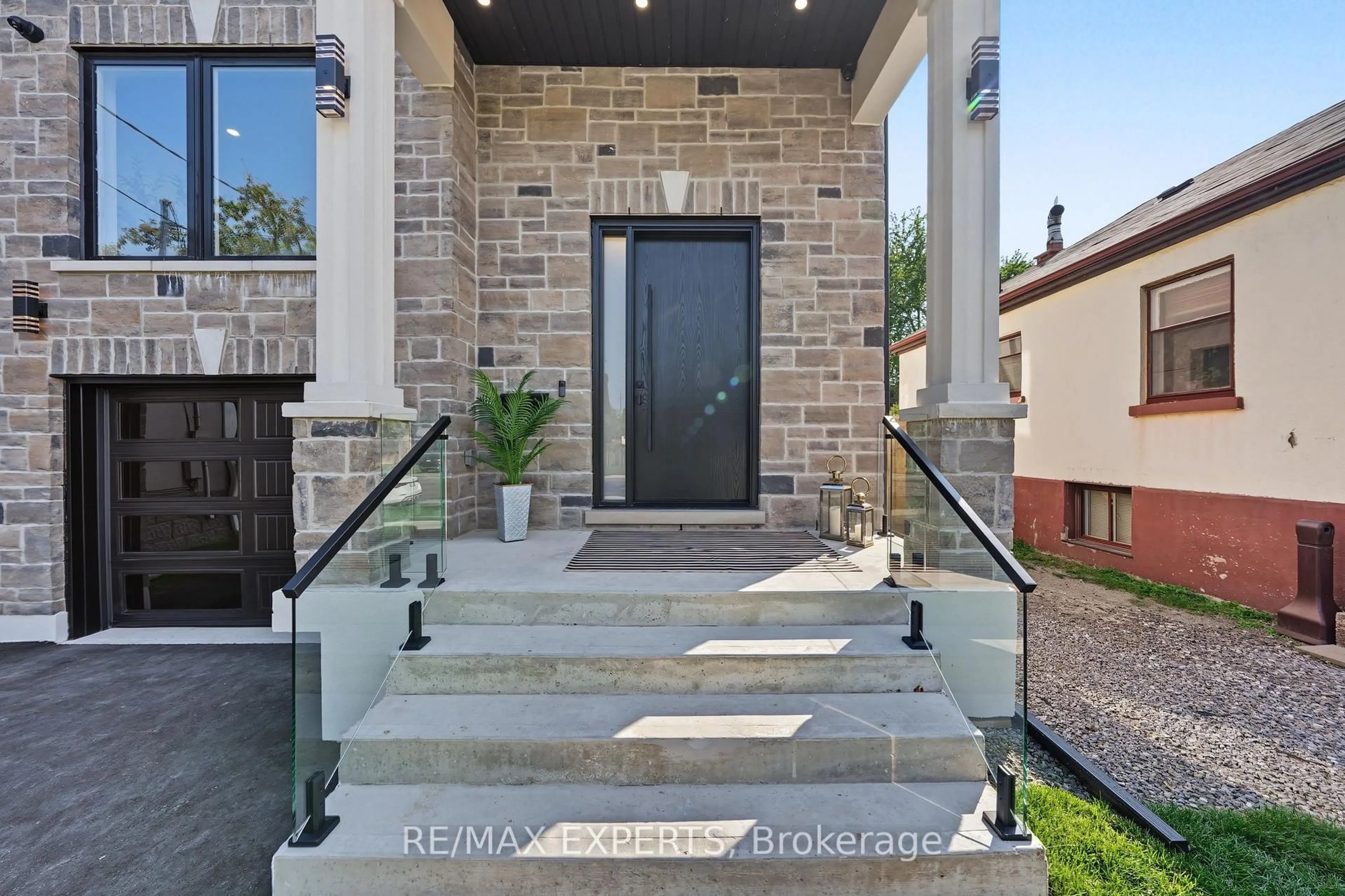 Unknown for 1062 Alexandra Ave, Mississauga Ontario L5E 1Z8