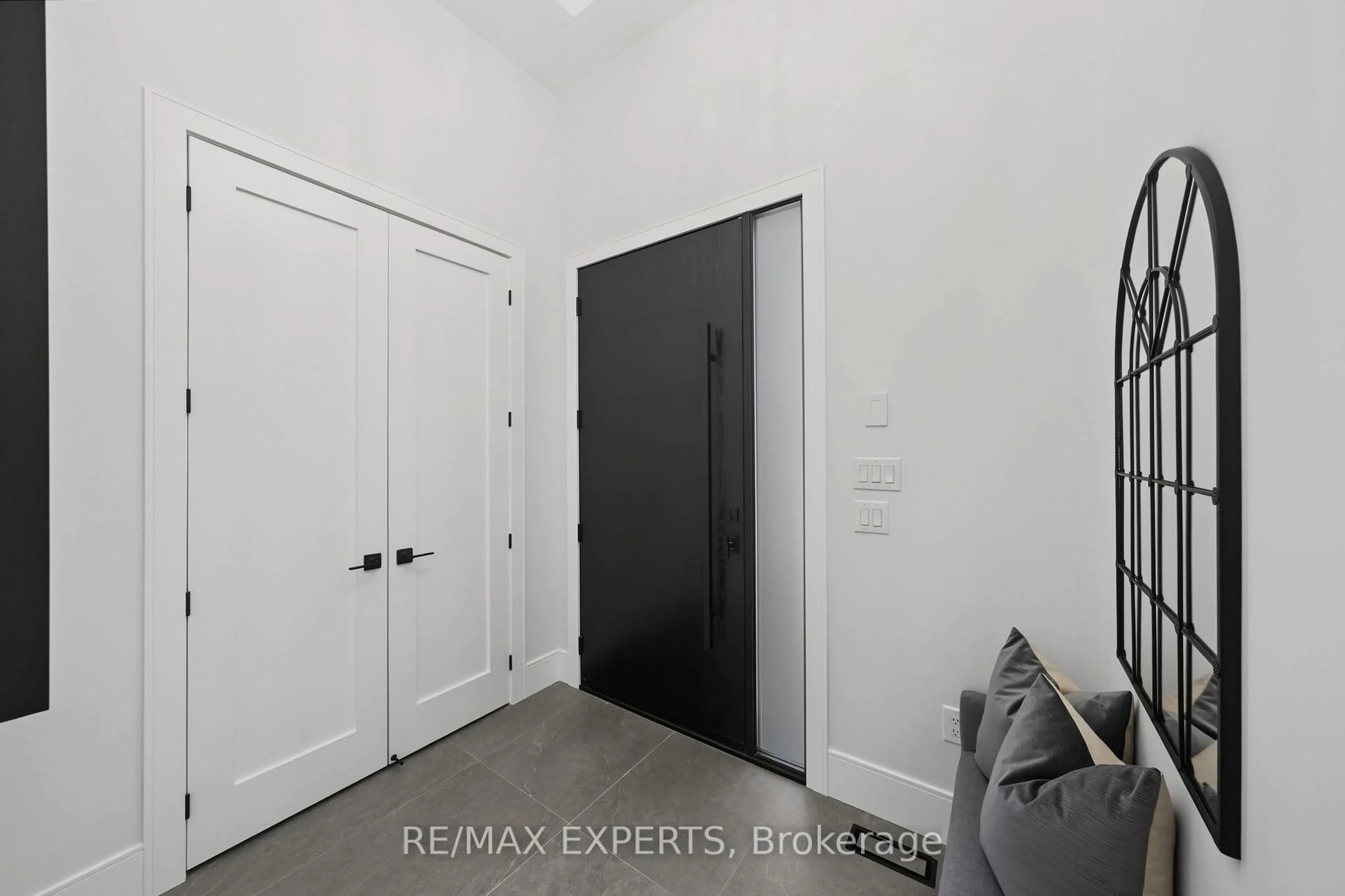 A pic of a room for 1062 Alexandra Ave, Mississauga Ontario L5E 1Z8
