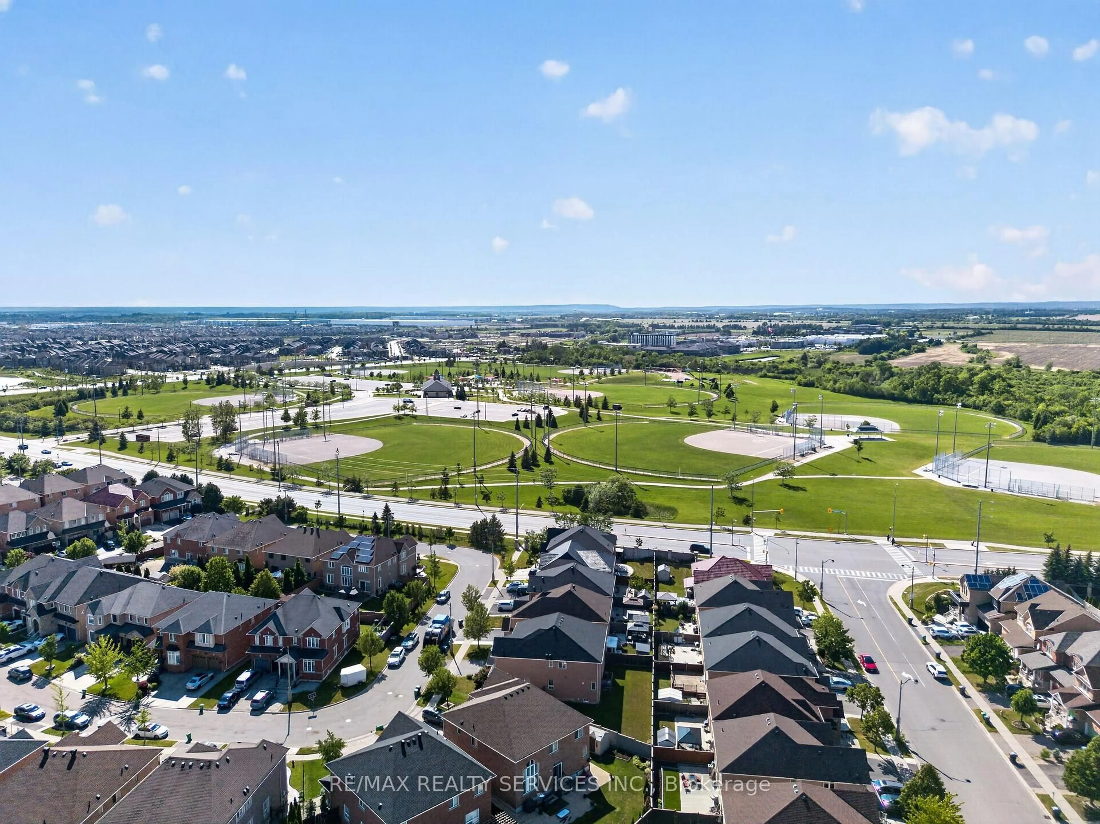 A pic from outside/outdoor area/front of a property/back of a property/a pic from drone, water/lake/river/ocean view for 58 Quailvalley Dr, Brampton Ontario L6R 0N4