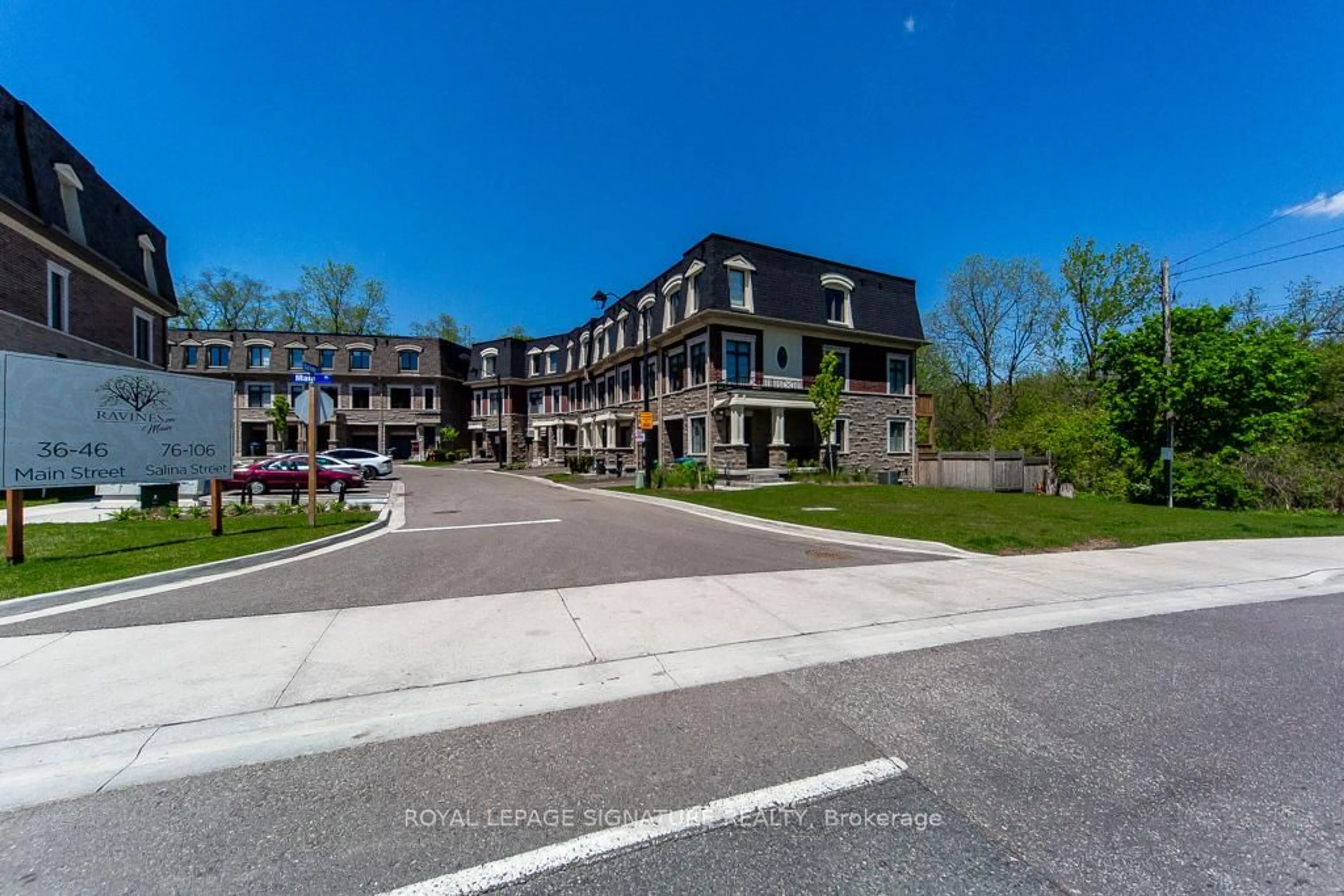A pic from outside/outdoor area/front of a property/back of a property/a pic from drone, street for 102 Salina St, Mississauga Ontario L5M 2S5