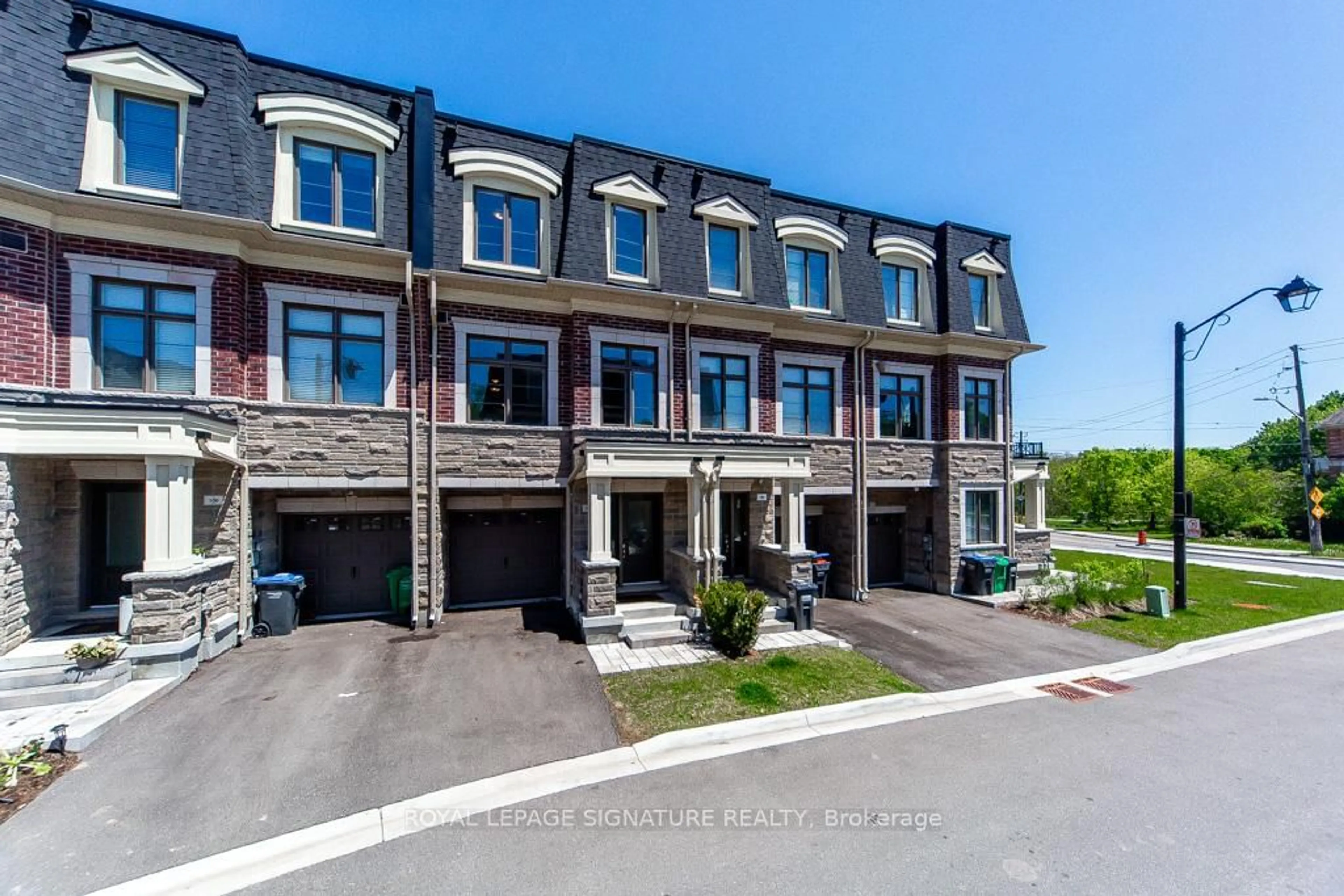 A pic from outside/outdoor area/front of a property/back of a property/a pic from drone, street for 102 Salina St, Mississauga Ontario L5M 2S5