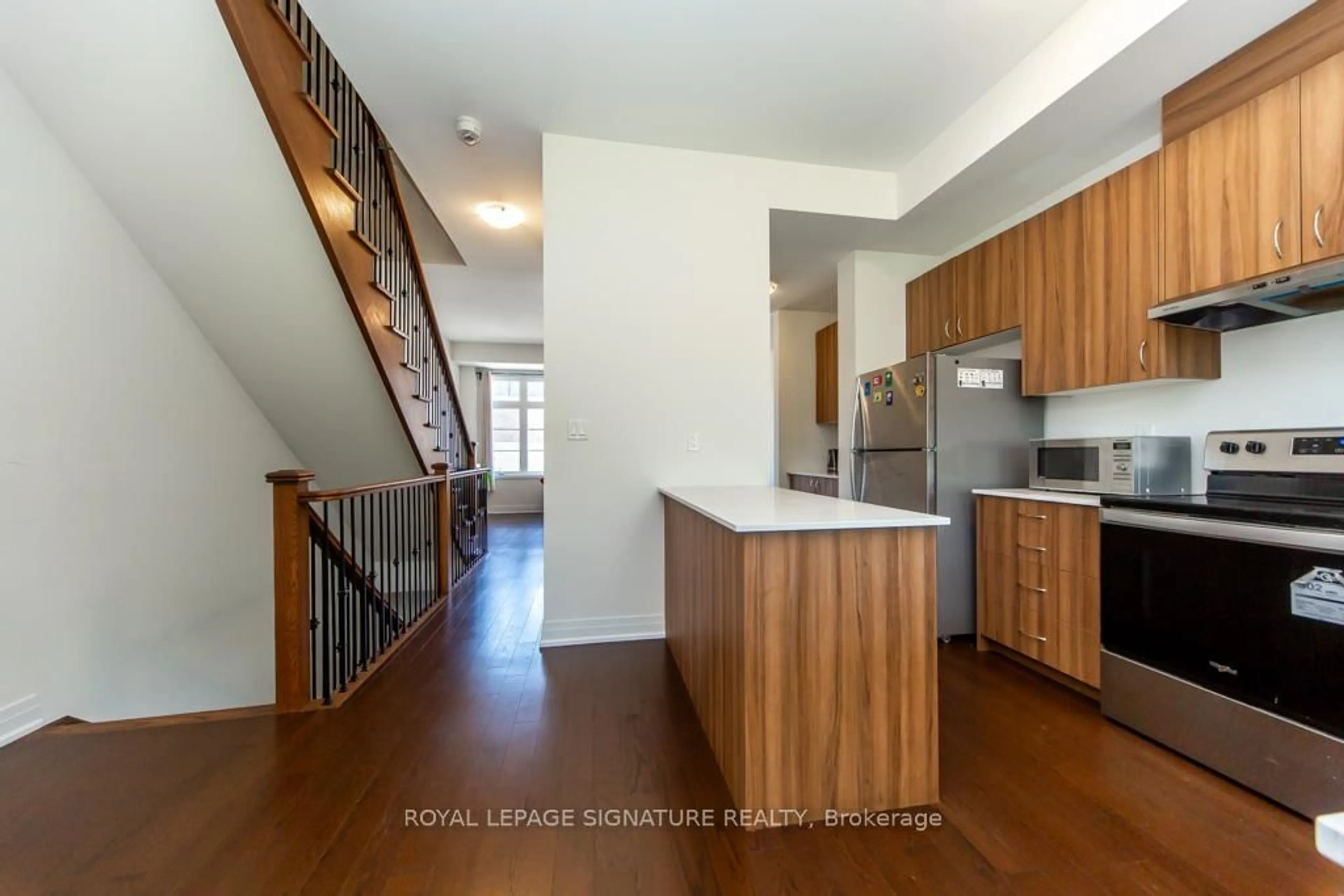 Open concept kitchen, unknown for 102 Salina St, Mississauga Ontario L5M 2S5