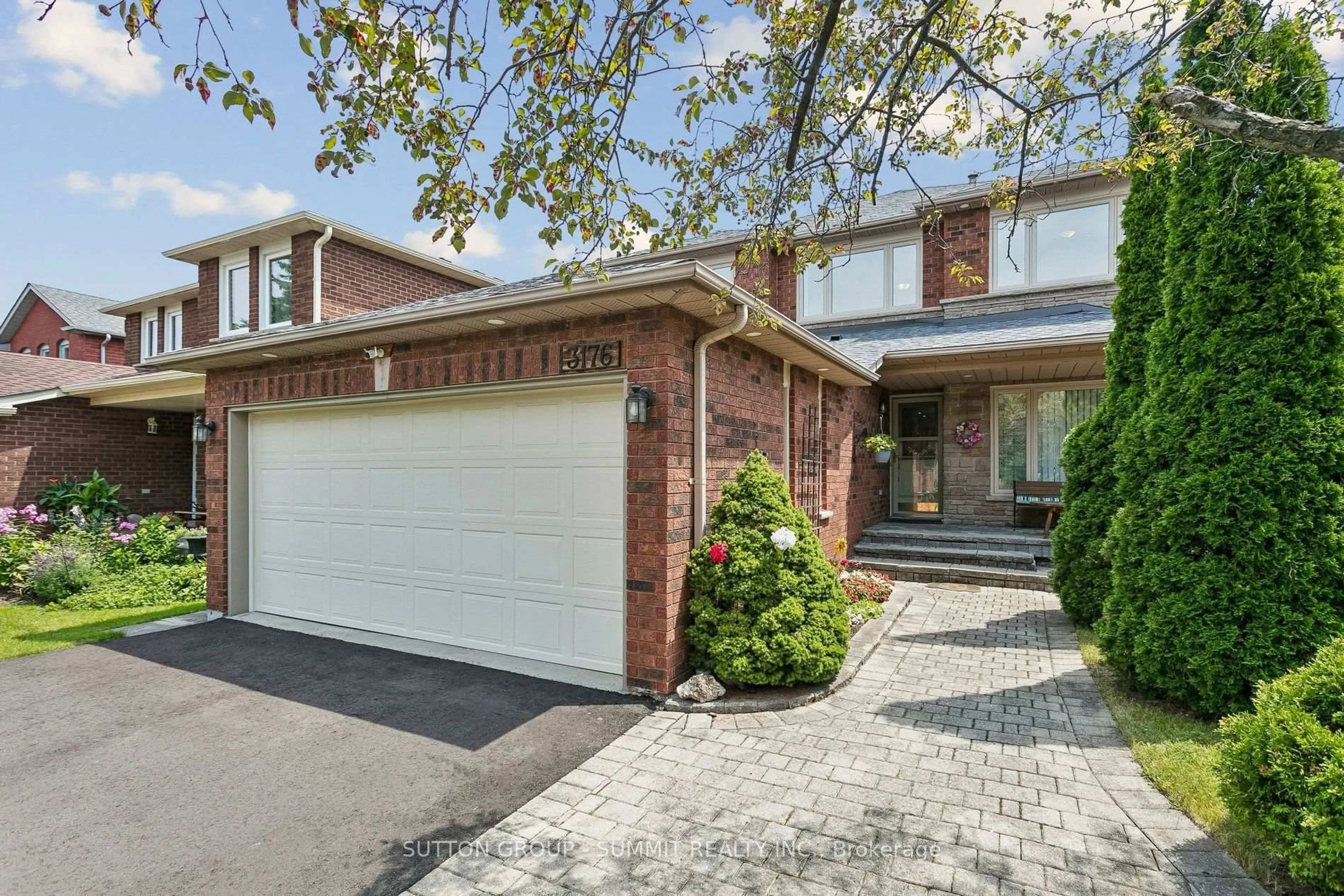 Home with brick exterior material, street for 3176 DOVETAIL Mews, Mississauga Ontario L5L 5K4