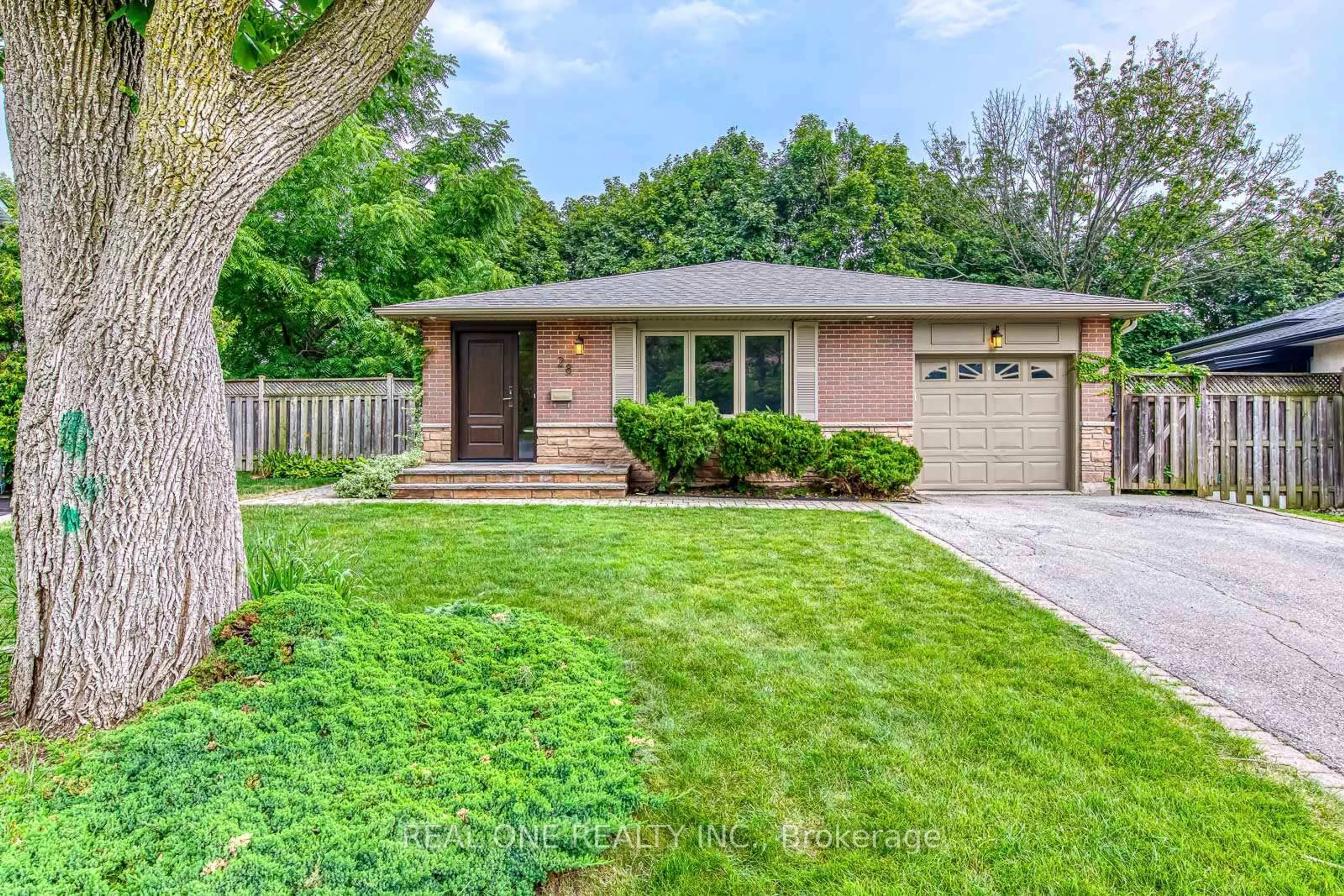 Home with brick exterior material, street for 28 Osborne Cres, Oakville Ontario L6H 1G1
