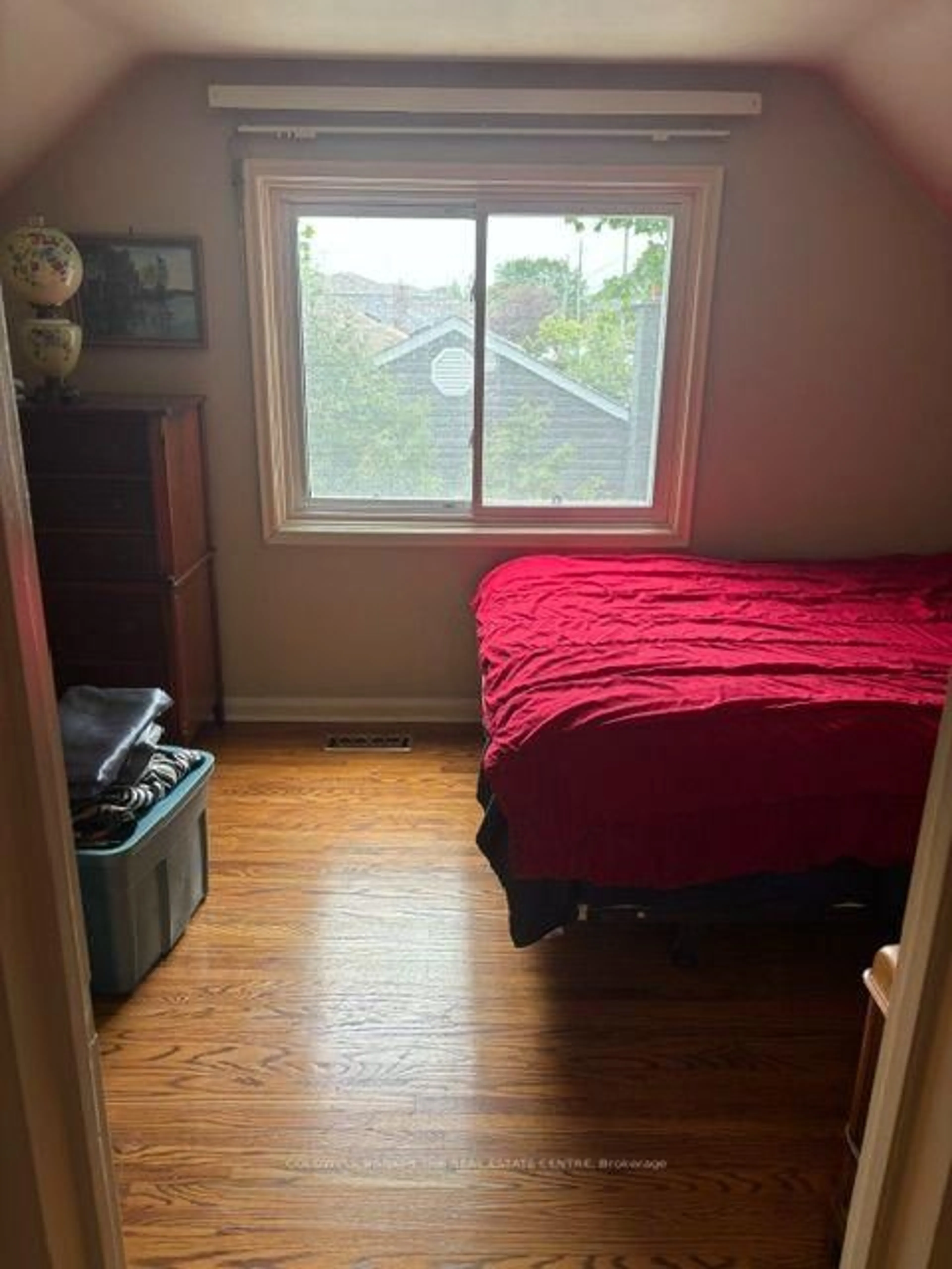 A pic of a room for 141 Bell St, Milton Ontario L9T 2A7