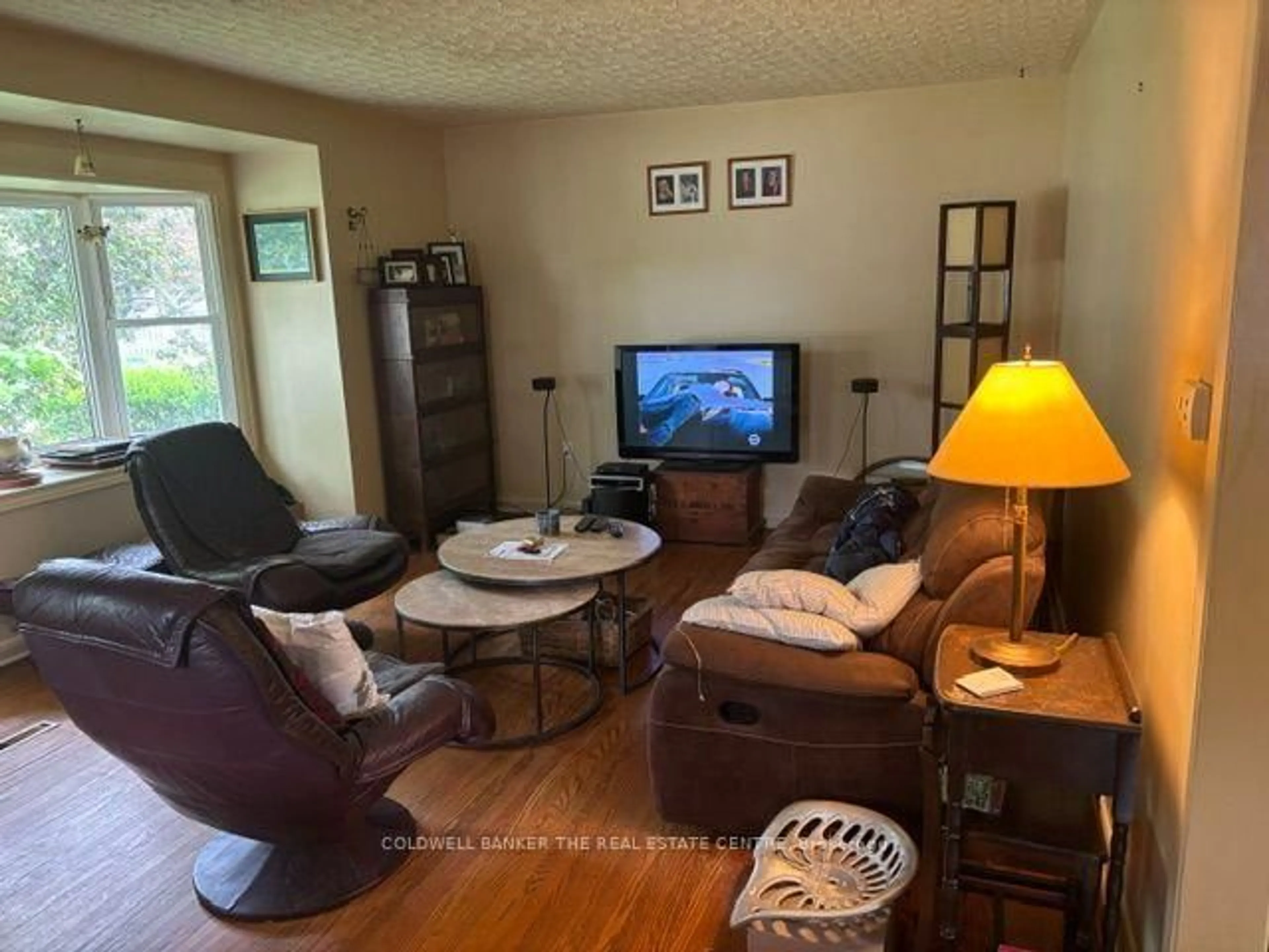 Living room with furniture, unknown for 141 Bell St, Milton Ontario L9T 2A7