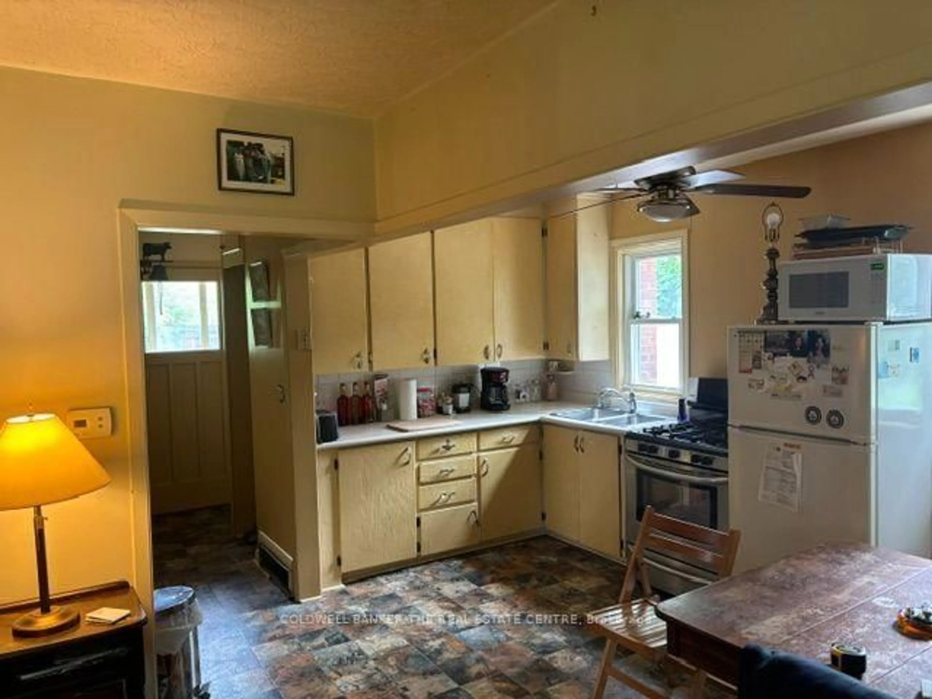 Standard kitchen, unknown for 141 Bell St, Milton Ontario L9T 2A7